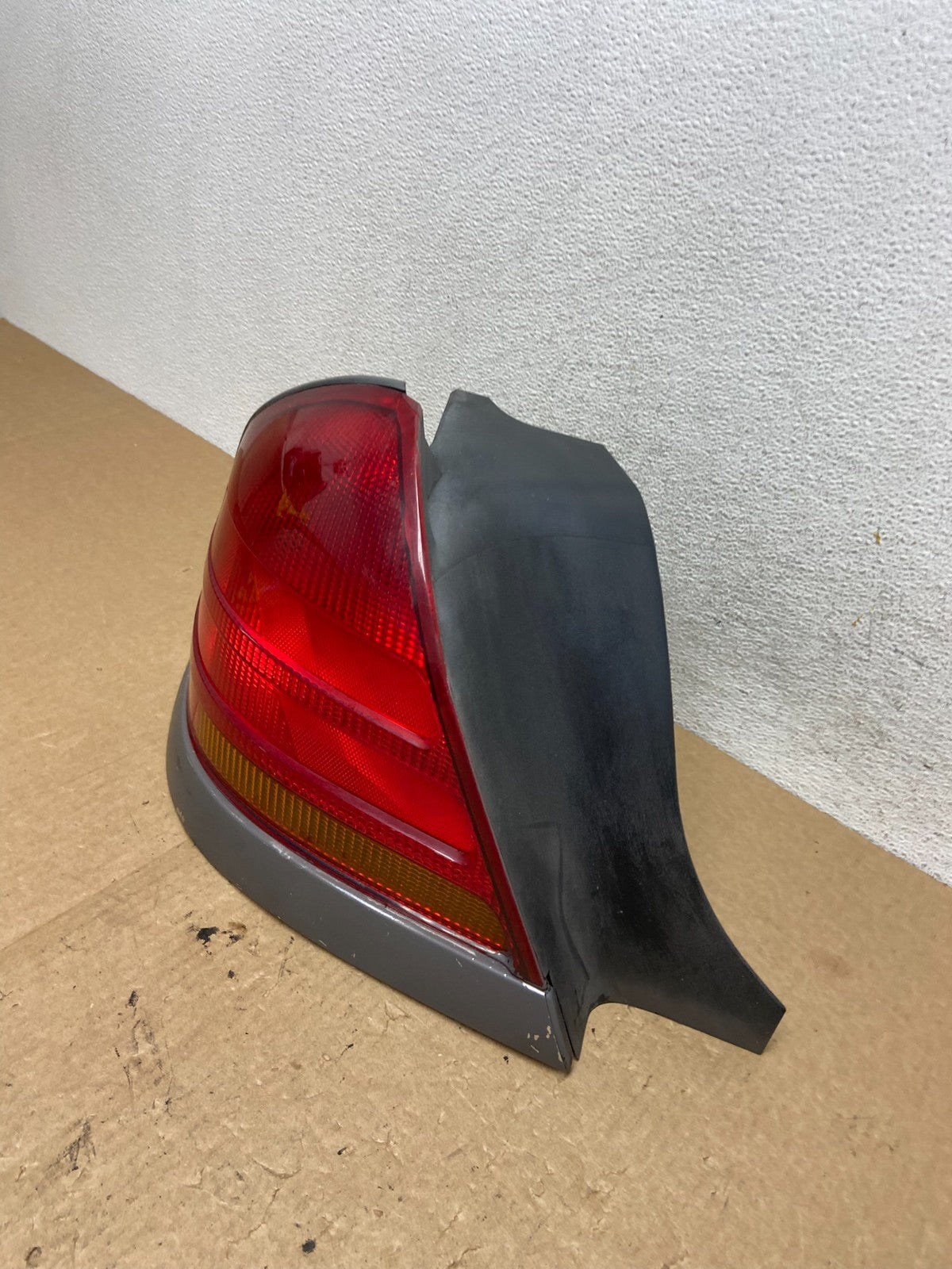 1998-2003 Ford Crown Victoria Left Driver Lh Side Tail Light AF9745 DW1