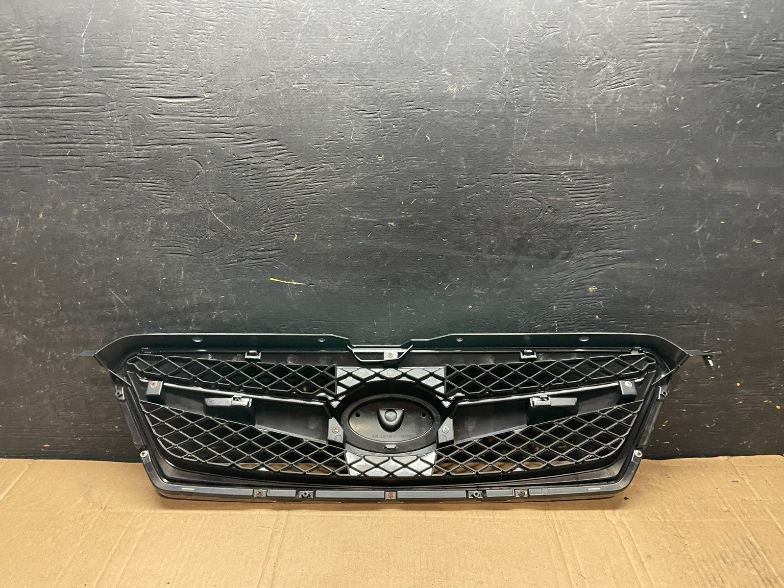 2010 to 2012 Subaru Legacy Outback Wagon Front Grill Grille T3861 DG6