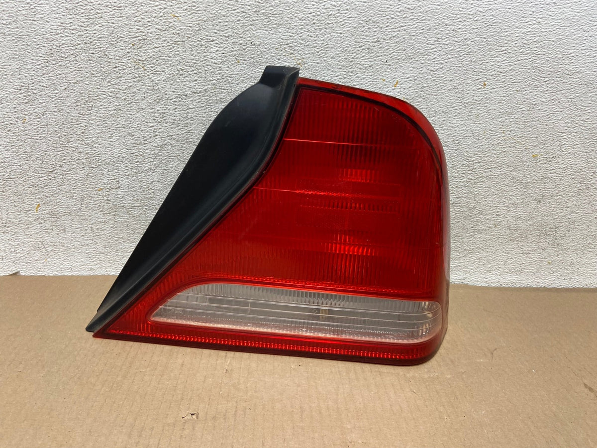 2004 to 2006 Suzuki Verona Right Passenger RH Side Tail Light AH4373 LK0