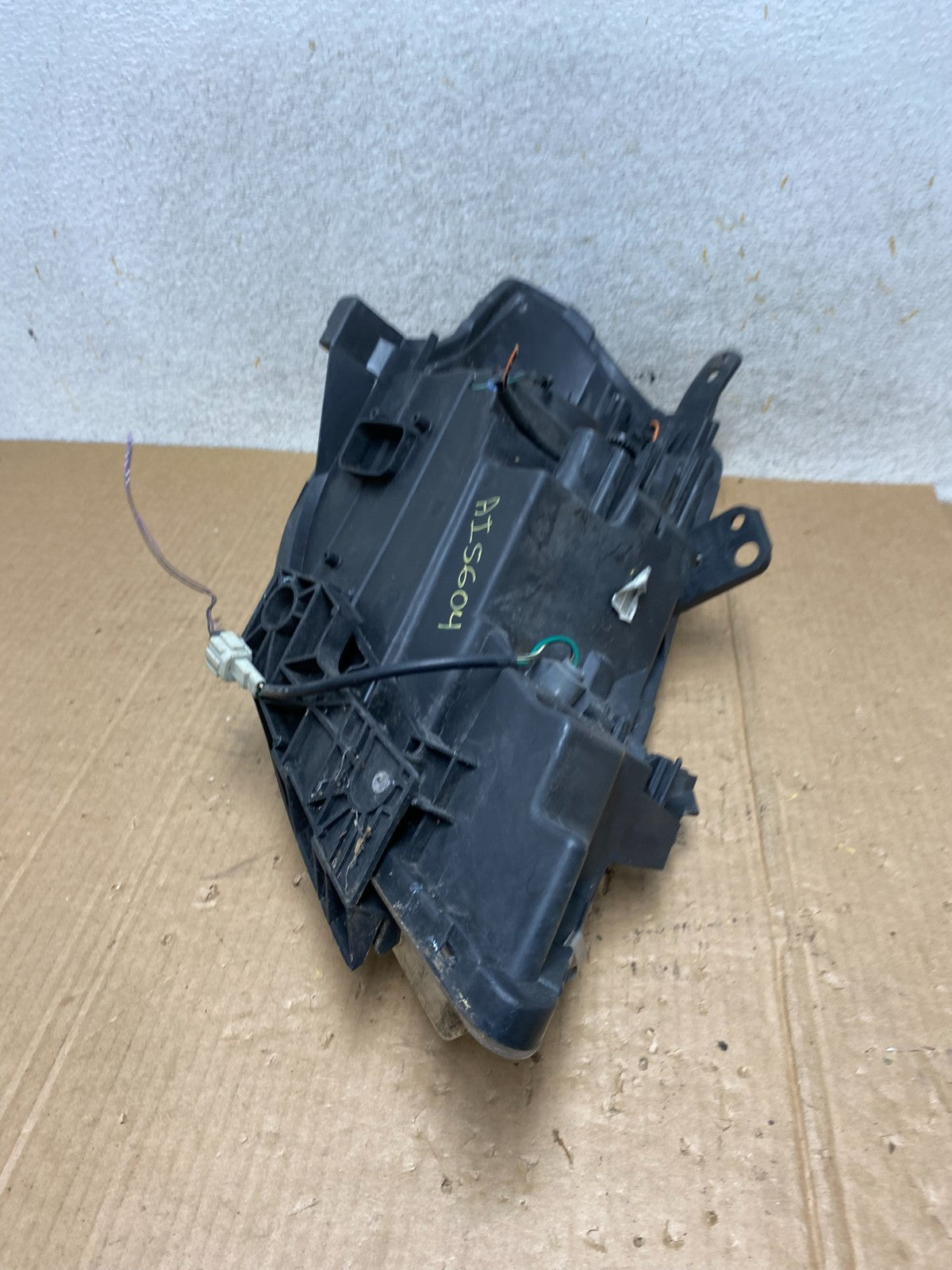 2008 to 2012 Nissan Versa Headlight Halogen Left Driver Lh Side AI5604 DW8