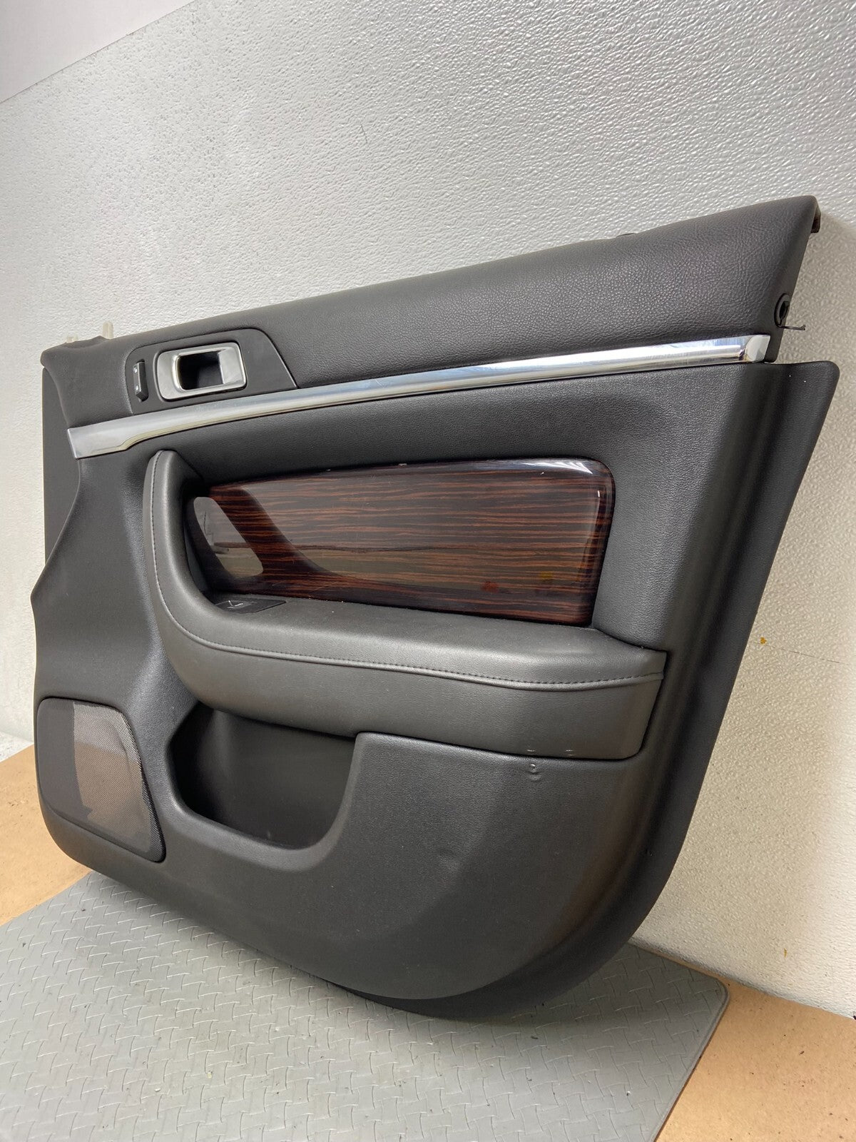 2010 to 2012 Lincoln MKS Right Front Door Interior Trim Panel C0979 OEM DG1