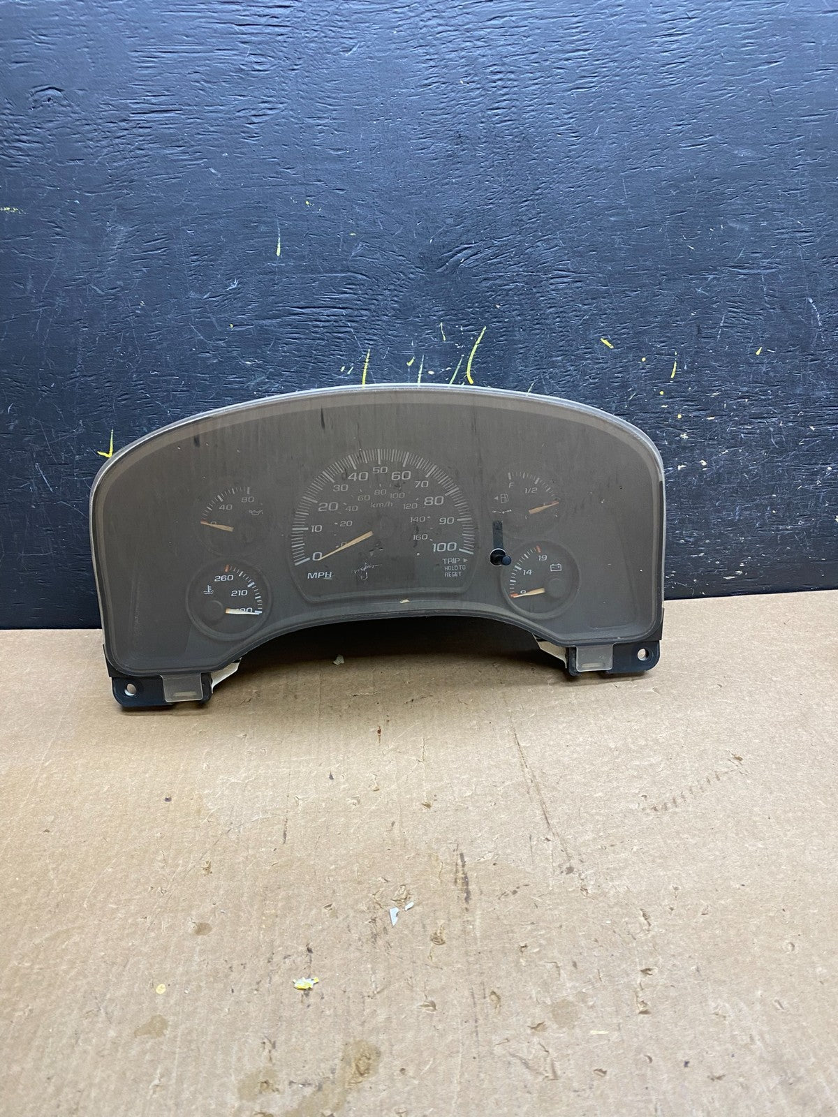 2004 to 2007 Chevrolet Express Speedometer Cluster Gauge Z4285 DG0