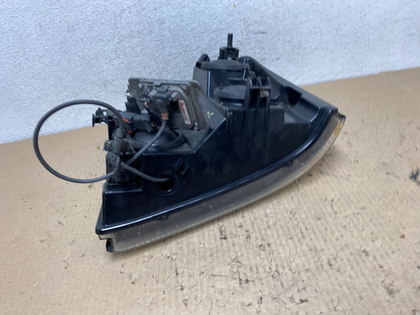 2002-2006 Cadillac Escalade Right Passenger Side Xenon HID Headlight AF72067
