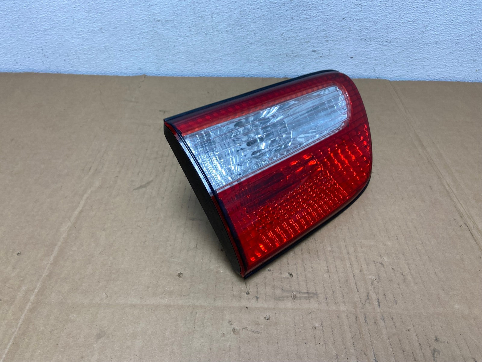 2001 - 2003 Toyota Sienna Right Passenger Rh Side Inner Tail Light AC7518 LK2