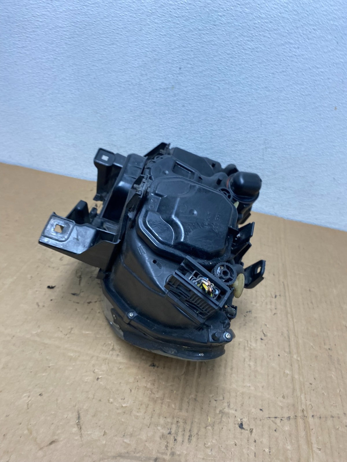 2002 to 2005 BMW 7 Series 745i Xenon Right Passenger Headlight AC7760 DW6