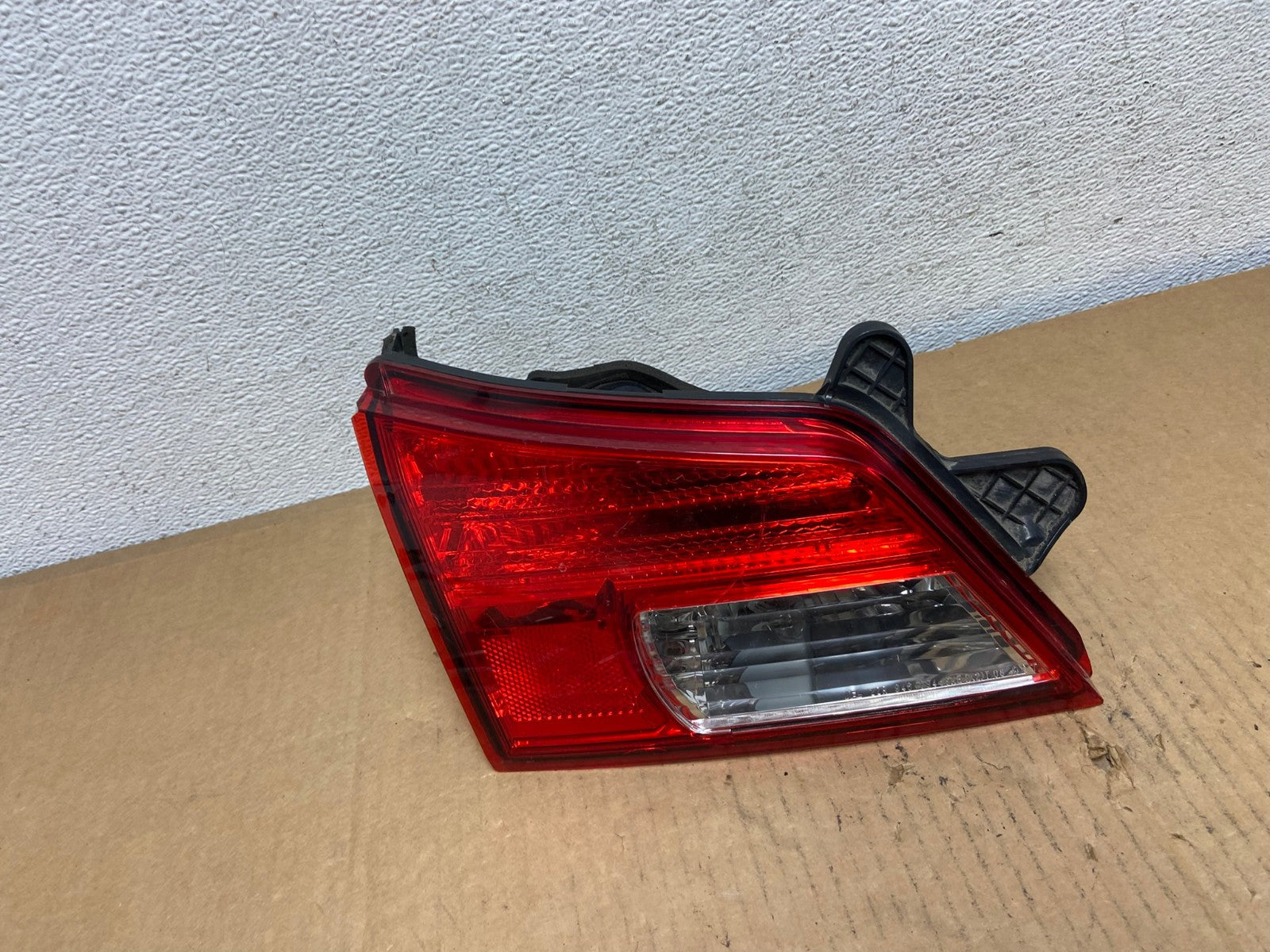 2010-2014 Subaru Outback Left Driver Lh Side Inner Tail Light AD0837 LK0