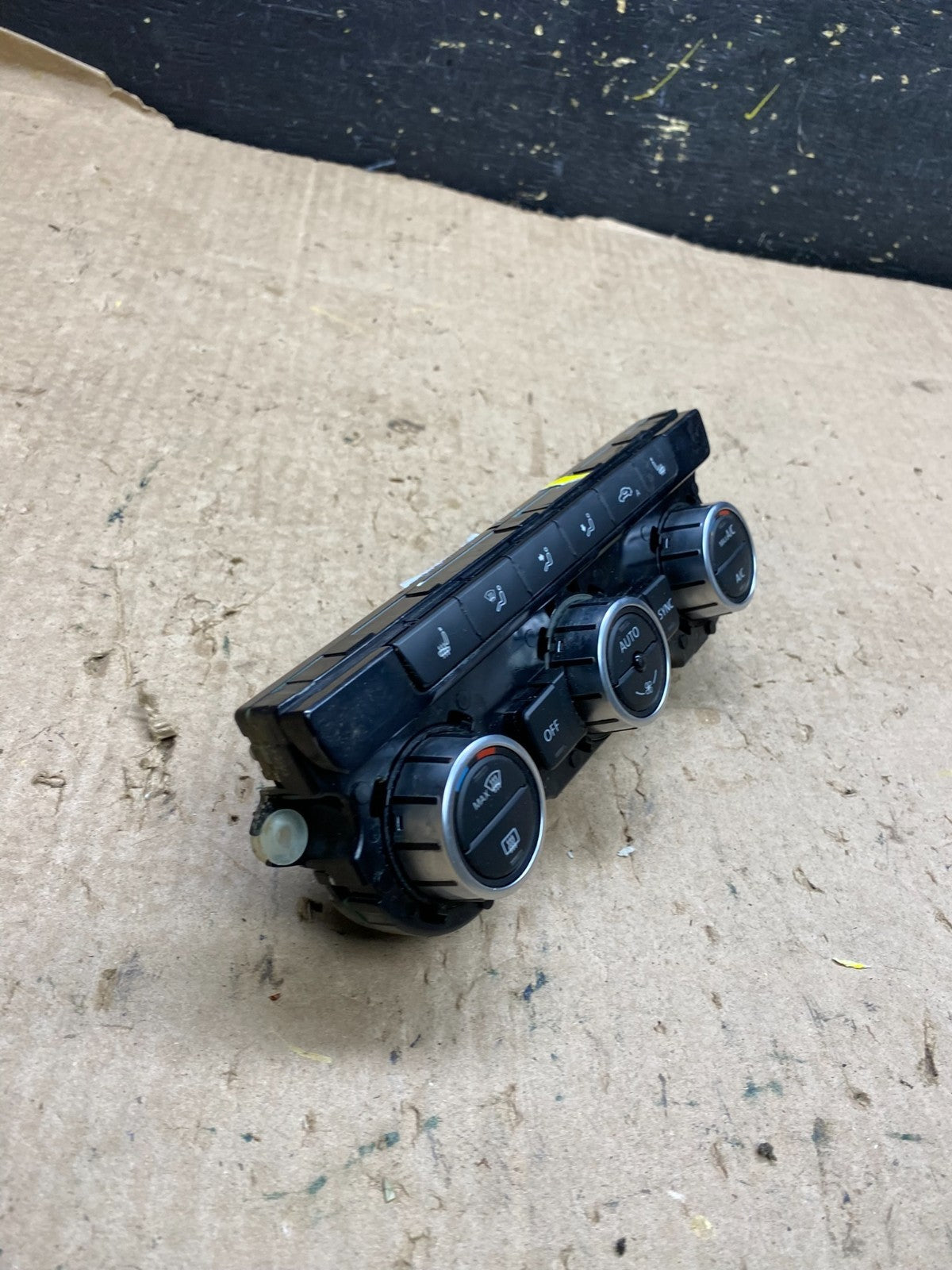 2012 - 2015 Volkswagen Passat Center Climate Control Panel AC Heater z1859 DG1