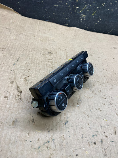 2012 - 2015 Volkswagen Passat Center Climate Control Panel AC Heater z1859 DG1