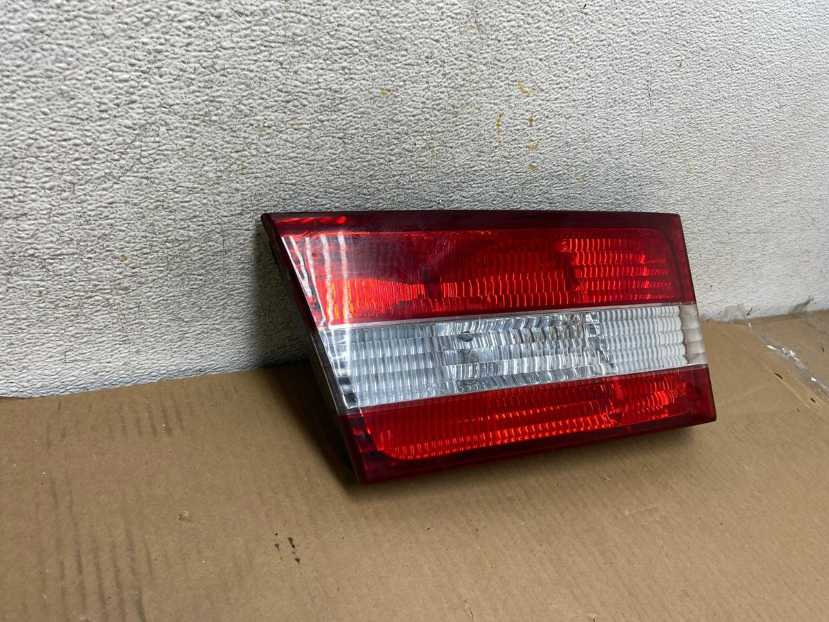 2000 2001 Lexus ES300 Inner Left Driver LH Side Tail Light AH2996 LK1