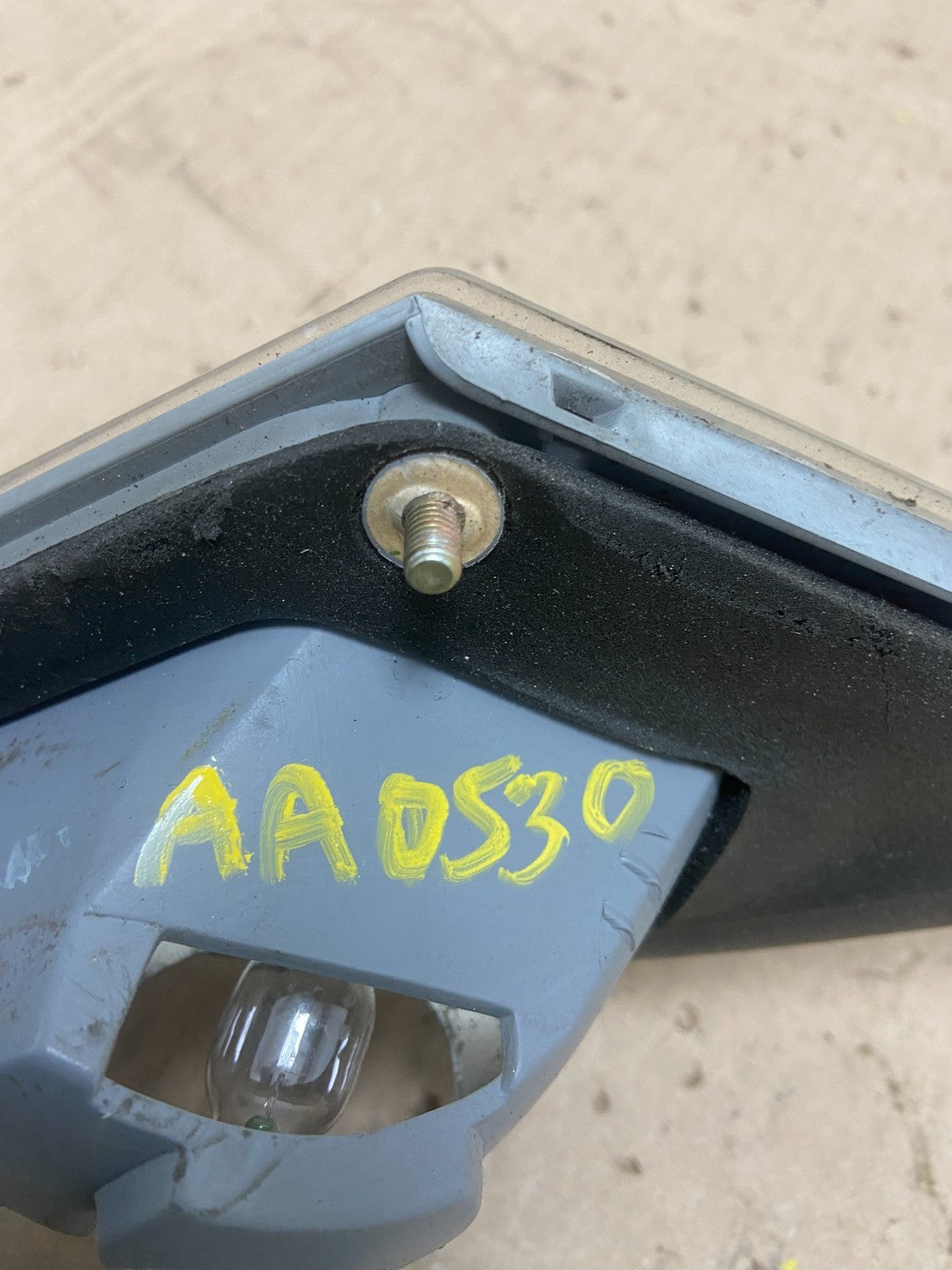 2000 2001 2002 Toyota Avalon Right Passenger Side Inner Tail Light Oem AA0530 DW6