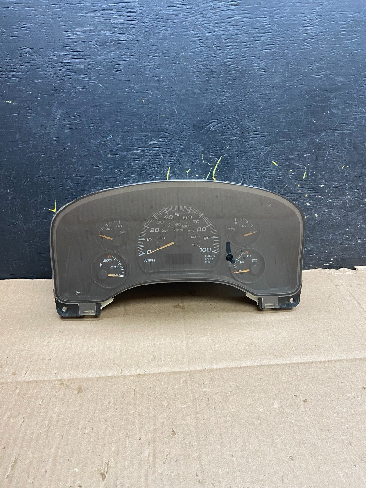 2004 to 2007 Chevrolet Express Speedometer Cluster Gauge OEM  y2226 DG0