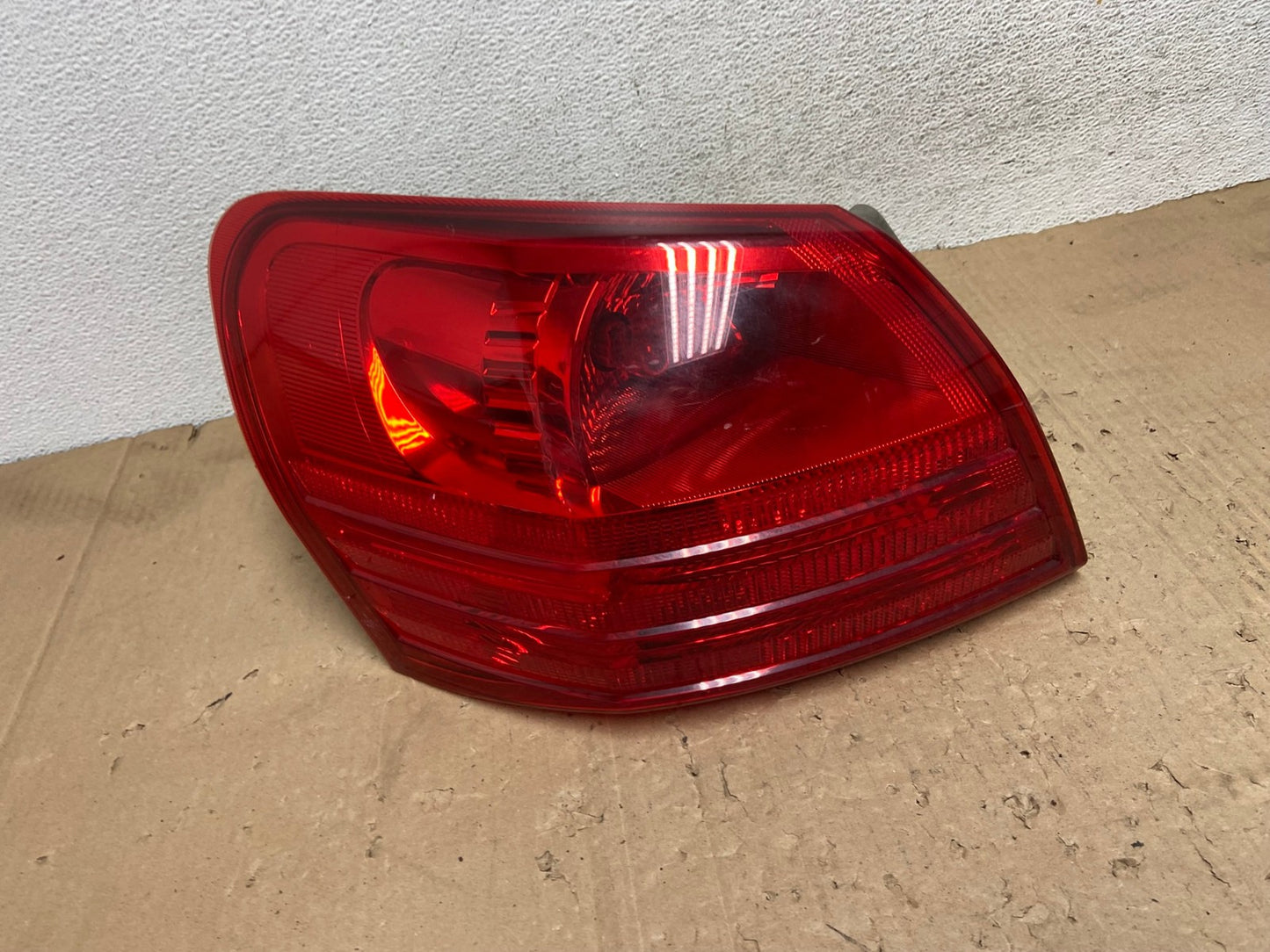 2008 to 2015 Nissan Rogue Left Driver Lh Side Tail Light AE9394 LK0
