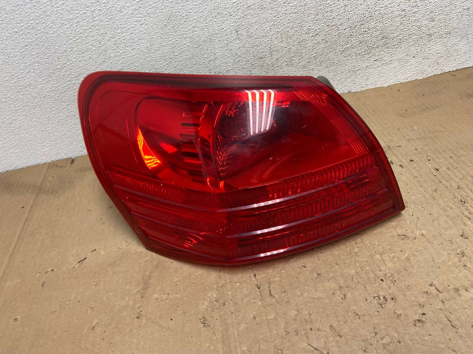 2008 to 2015 Nissan Rogue Left Driver Lh Side Tail Light AE9394 LK0