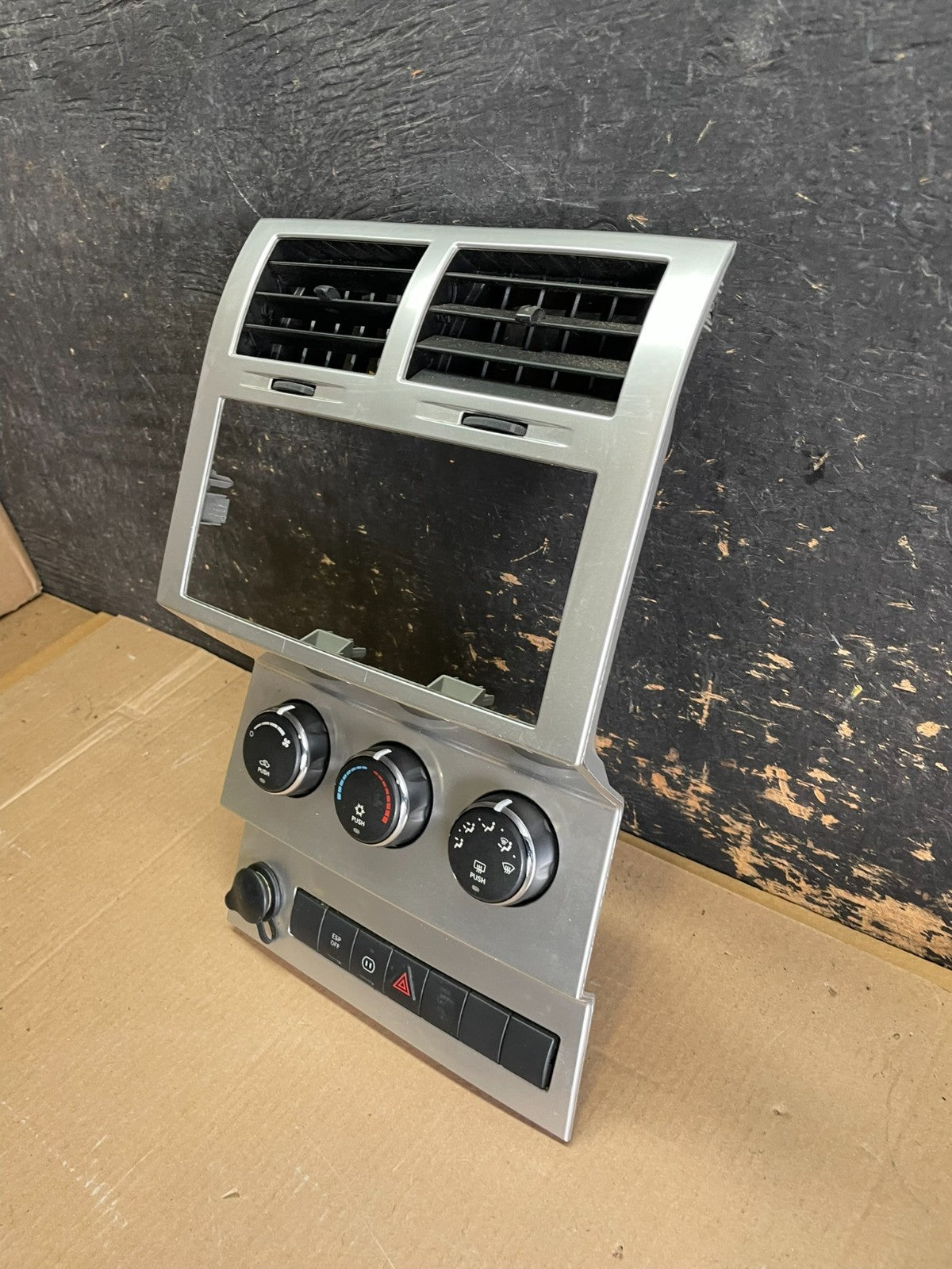 2007 to 2012 Dodge Nitro Dash Climate Temperature Control Radio Bezel Z8546 DG2
