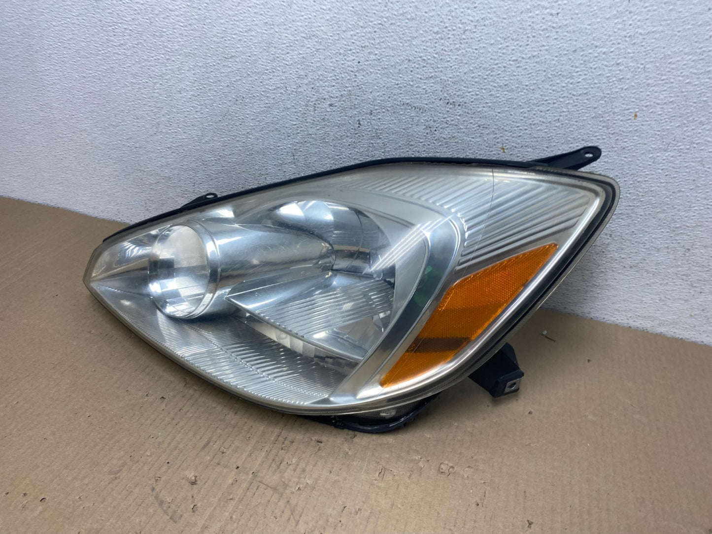 2004-2005 Toyota Sienna Left Driver LH Side Halogen Headlight AE9585 LK1