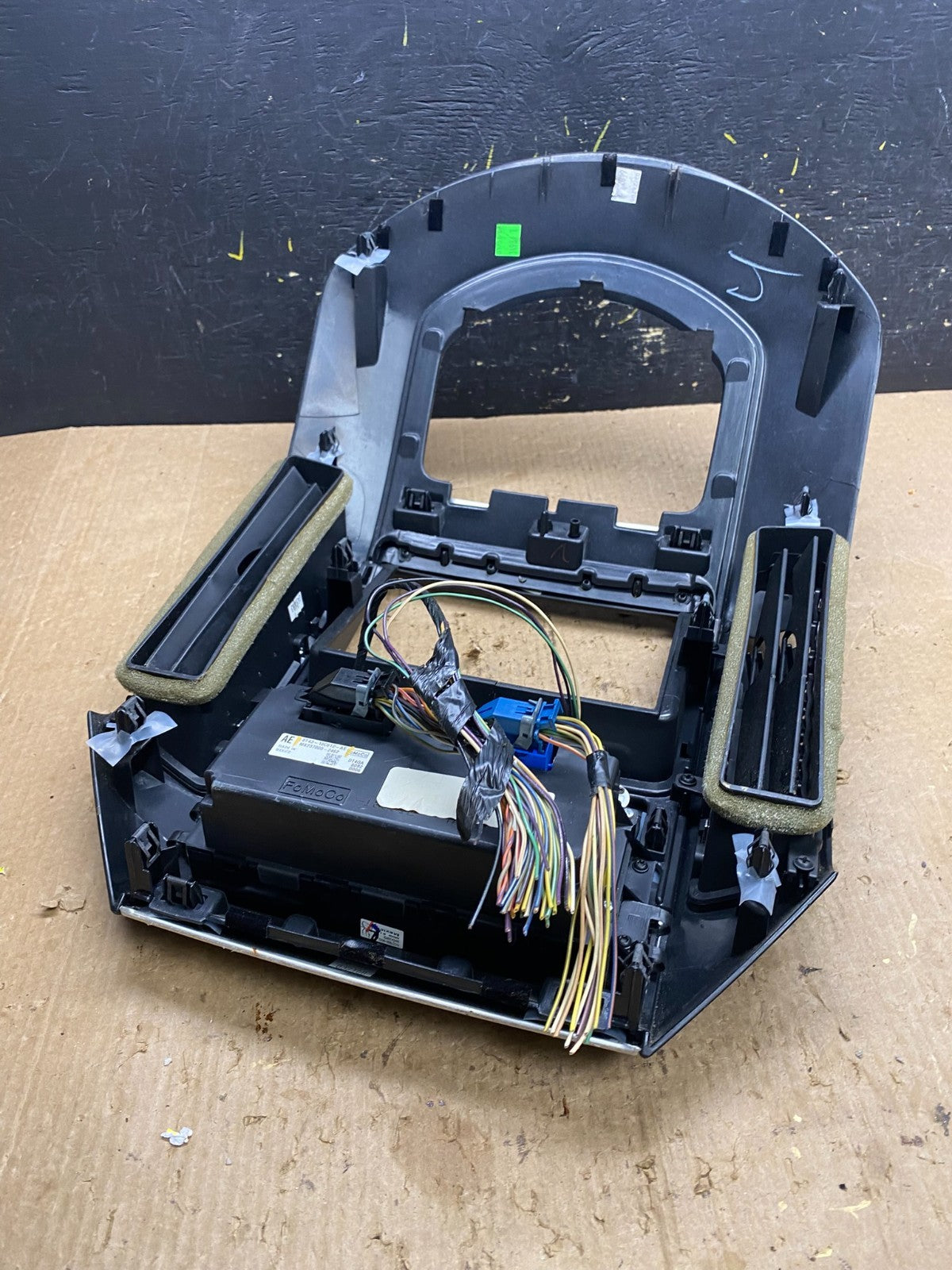 2007 - 2010 Ford Edge Heater Climate Control Radio Control Dash Bezel Z7481 DG5