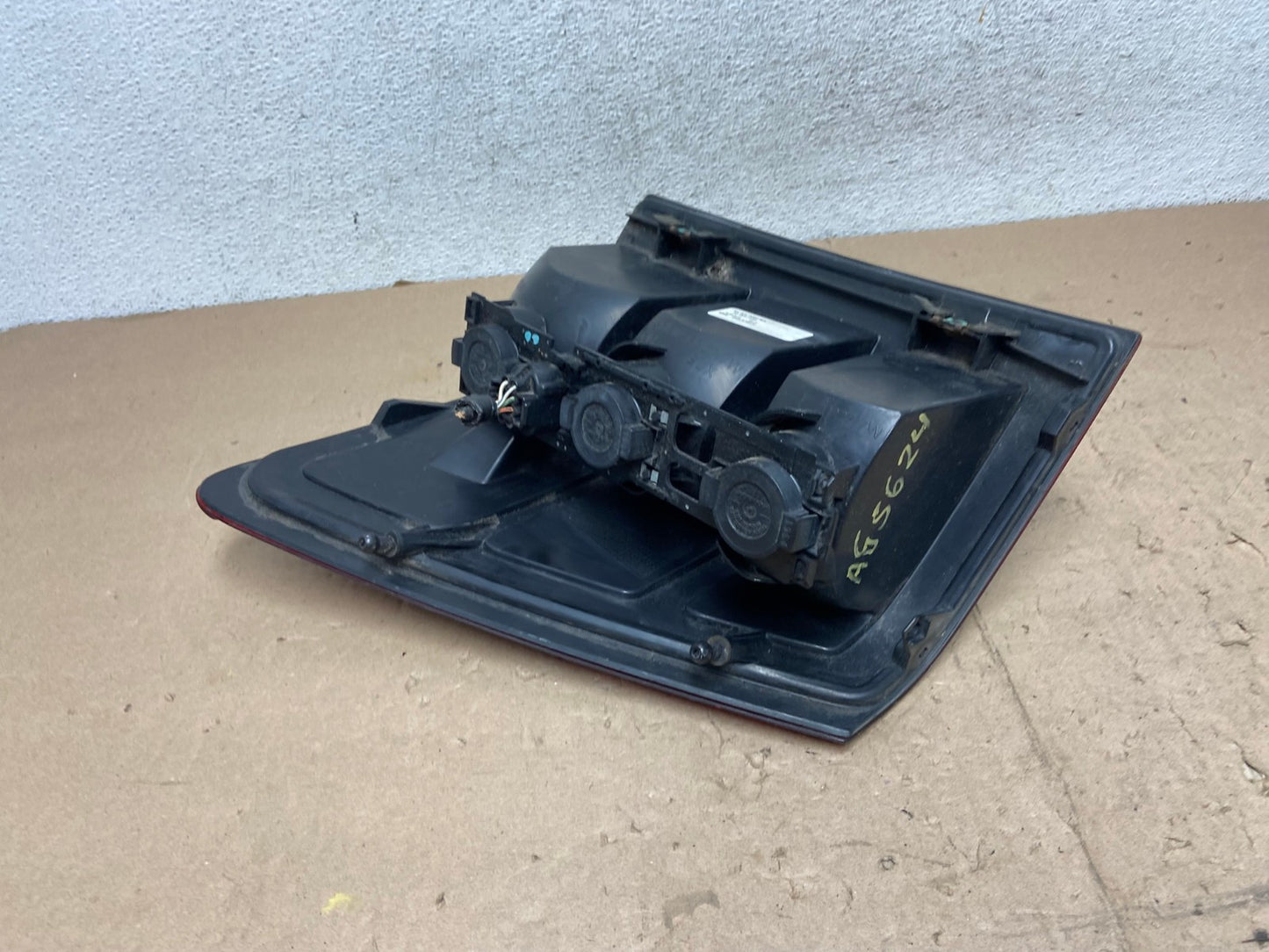 2005 - 2006 Jeep Grand Cherokee Right Passenger Rh Side Tail Light AG5624 LK5