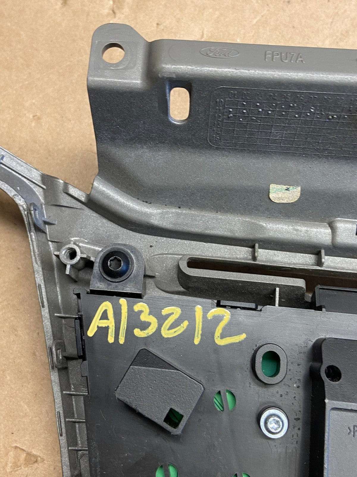 2011 2012 Ford Fiesta Dash Radio Control Panel Bezel AI3212 DG8