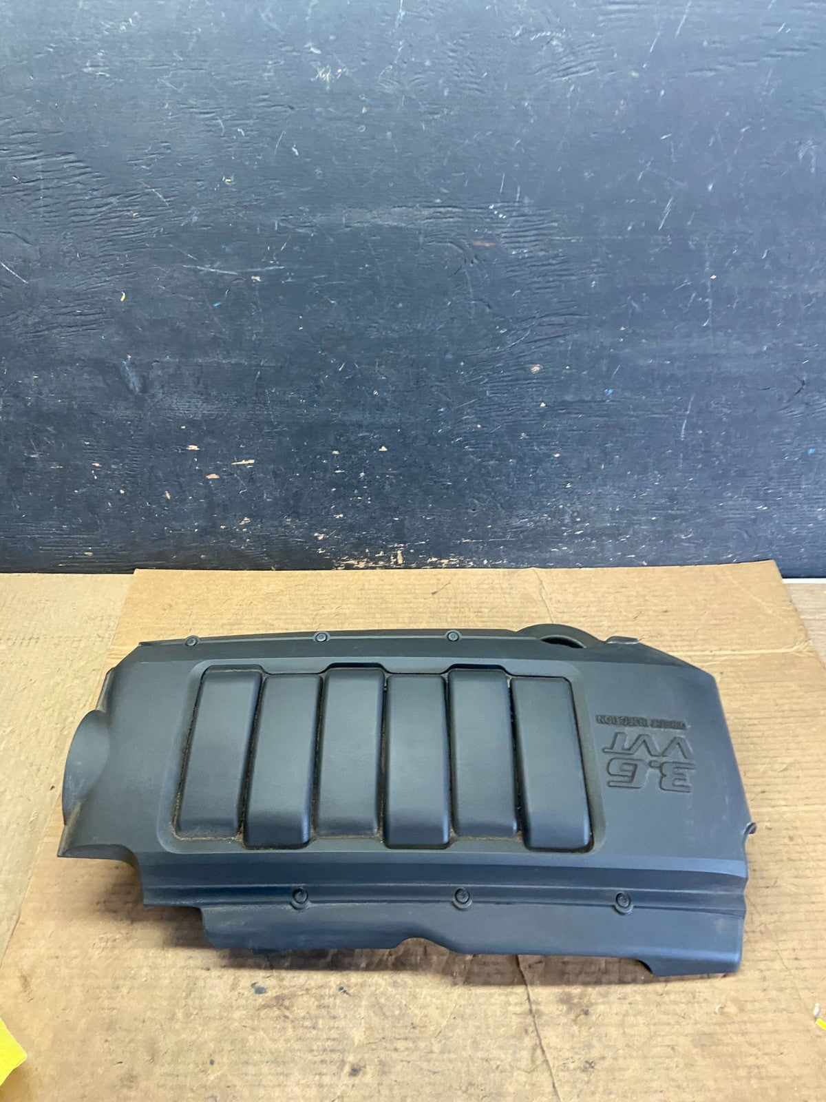 2007 to 2008 GMC Acadia 3.6L VVT Engine Cover Shield OEM Q8555 DG0