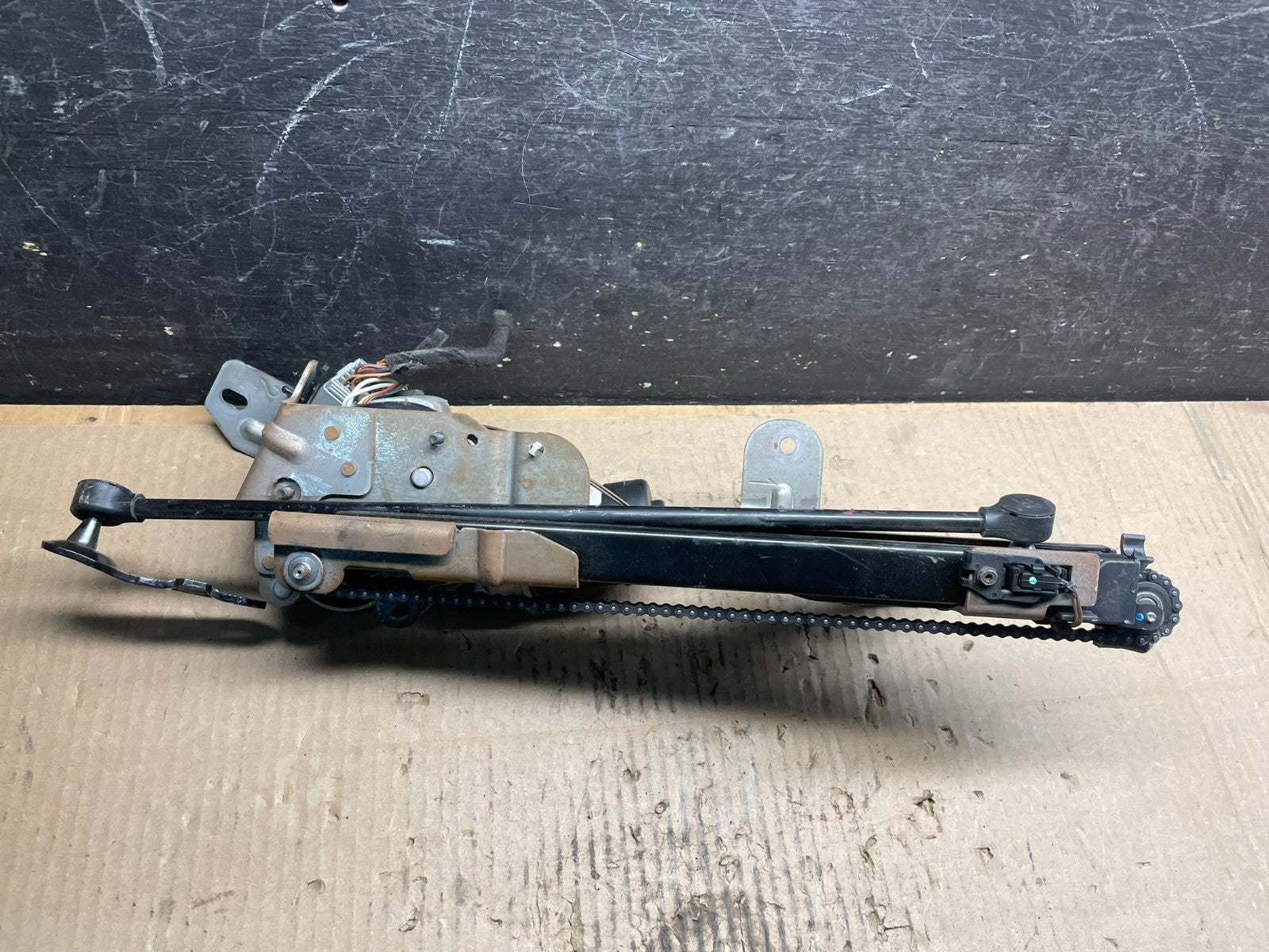 2008 to 2016 Chrysler Town & Country Rear Windshield Wiper Motor u9116 DG0