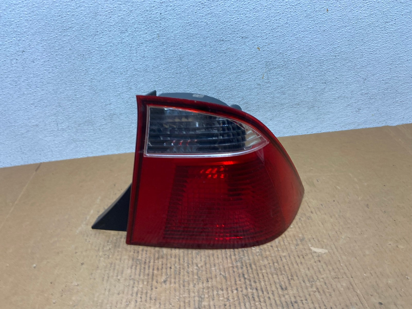 2005 2006 2007 Ford Focus Sedan Right Passenger Tail Light AE0225 LK0