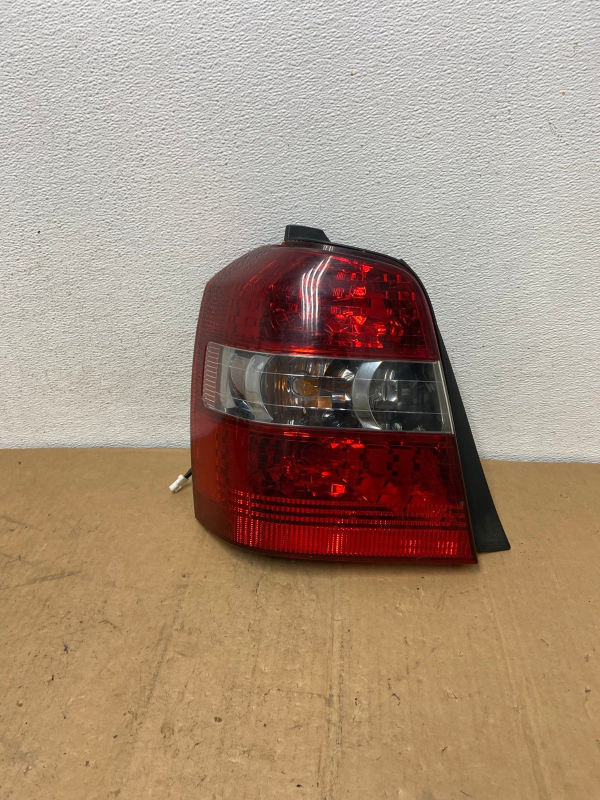 2004-2007 Toyota Highlander Left Driver LH Side Tail Light AD1225 LK0