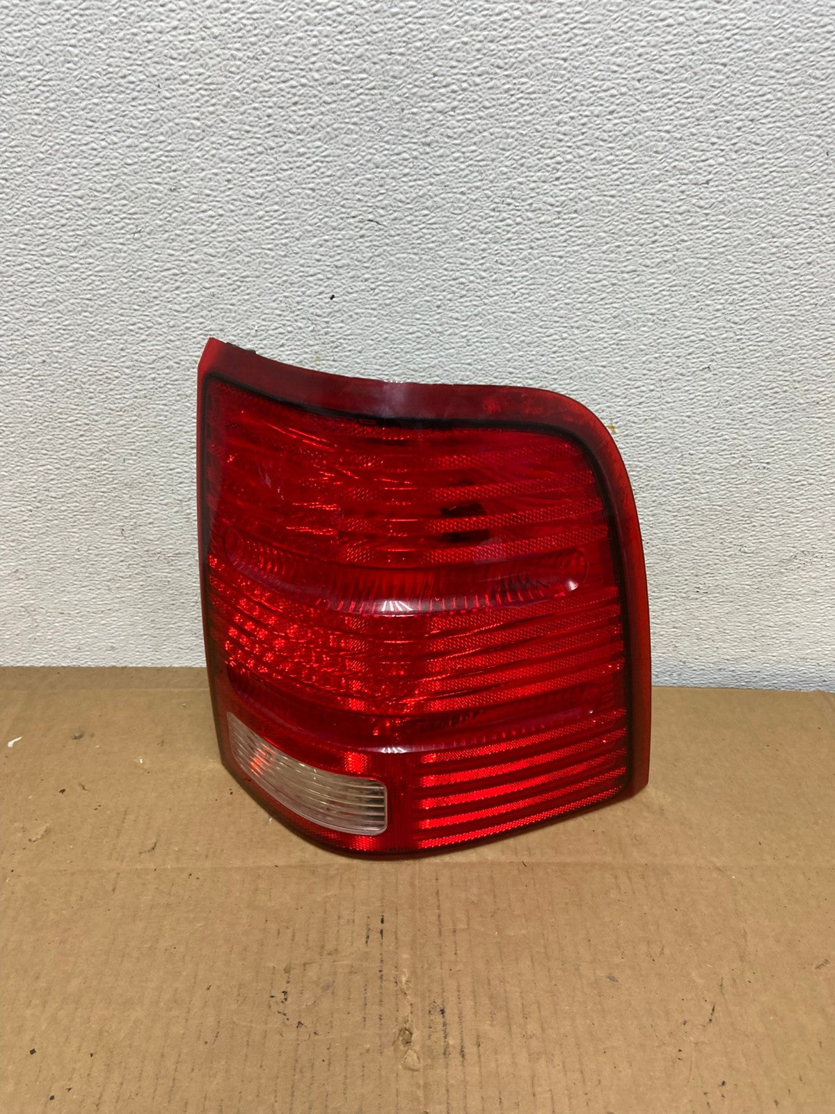 2002 to 2005 Ford Explorer Right Passenger Rh Side Tail light AD0747 LK0