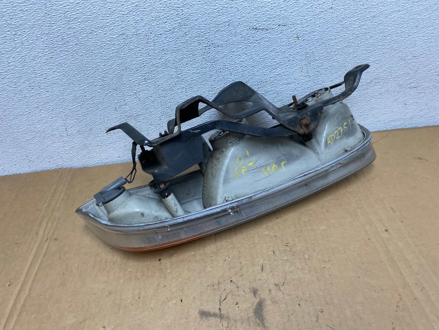 2000 - 2002 Saturn SL SL1 SL2 S Series Left Driver Halogen Headlight AD2751 DW7
