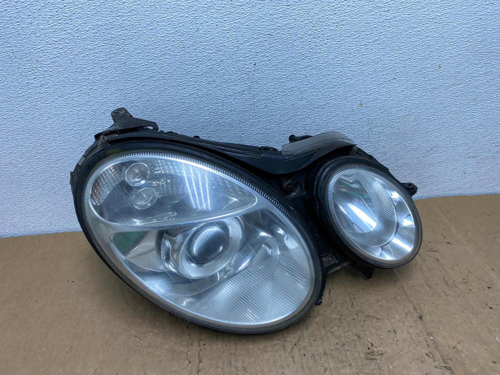 2003-2006 Mercedes E E320 E350 Class Right Passenger Halogen Headlight AD0565 DW0