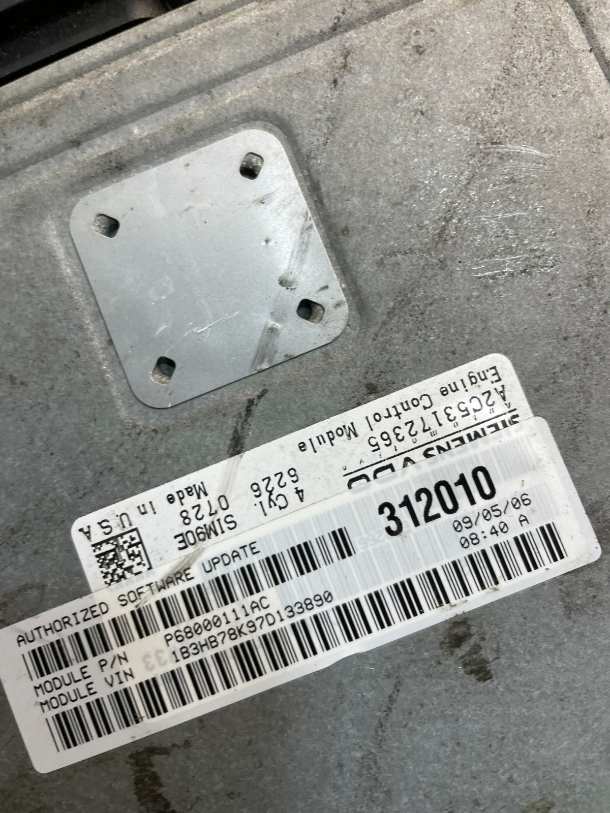 2007 to 2010 Dodge Caliber ECM Engine Computer Module ECU P68000111AC x0825 DG3
