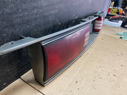 1992 to 1995 Buick Lesabre Trunk Rear Center Tail Light Panel W5851 DG2