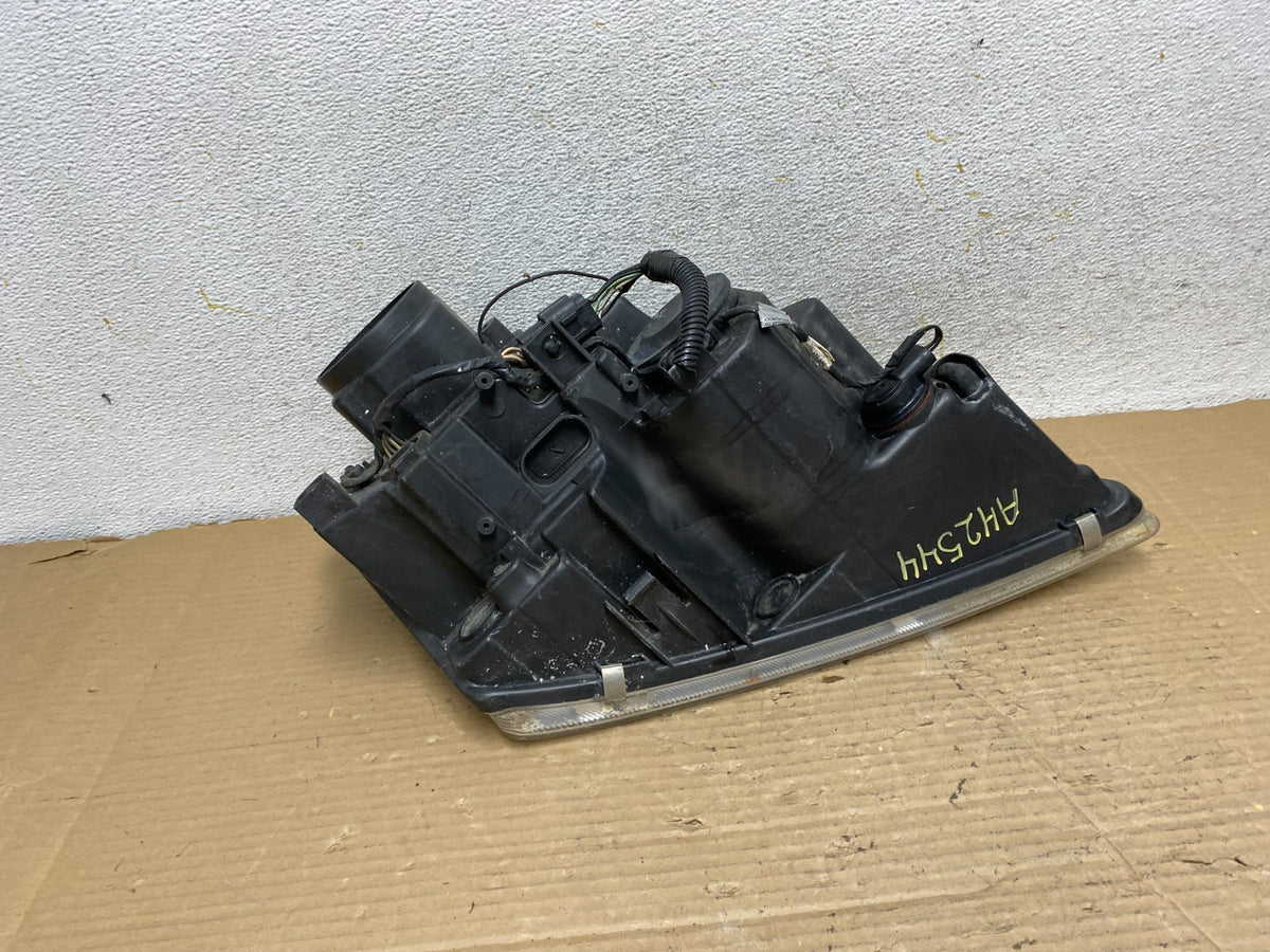2004 to 2006 Chrysler Pacifica Headlight Left Driver LH Projector AH2544 DW5