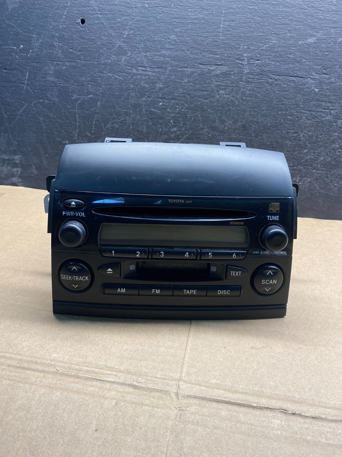 2004 to 2010 Toyota Sienna AM FM CD WMA Mp3 Radio Receiver AE9926 DG0