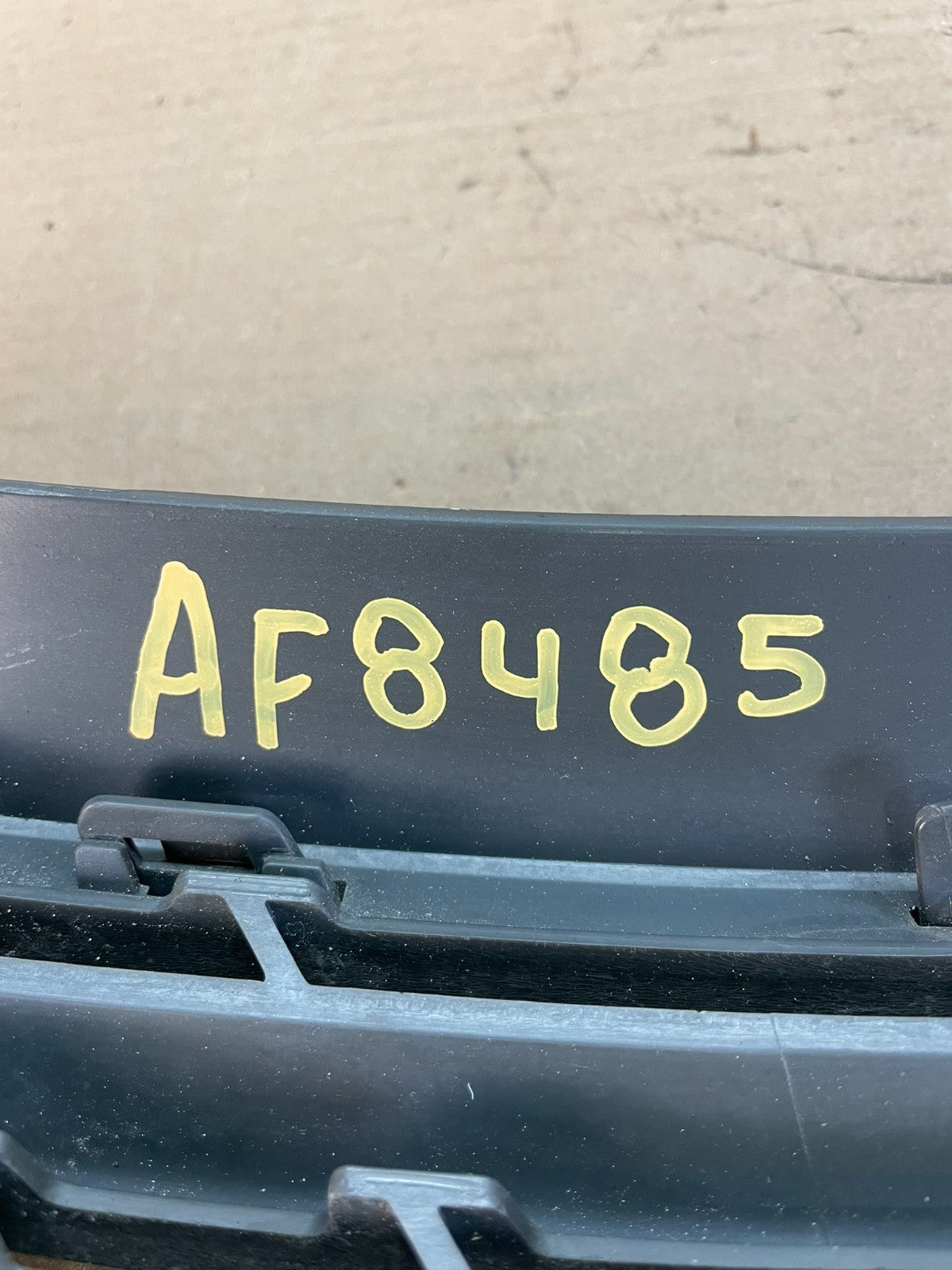 2007 2008 2009 Nissan Versa Sedan Front Upper Grill Grille AF8485 DG5