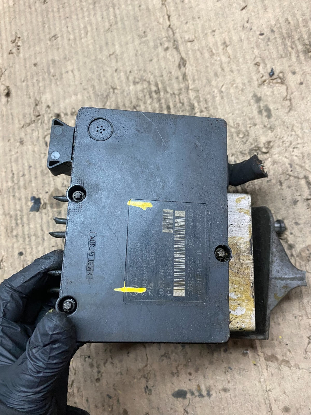 2006 - 2007 Mercedes C280  ABS Anti Lock Brake Pump Module a2035454732 V6858 DG4