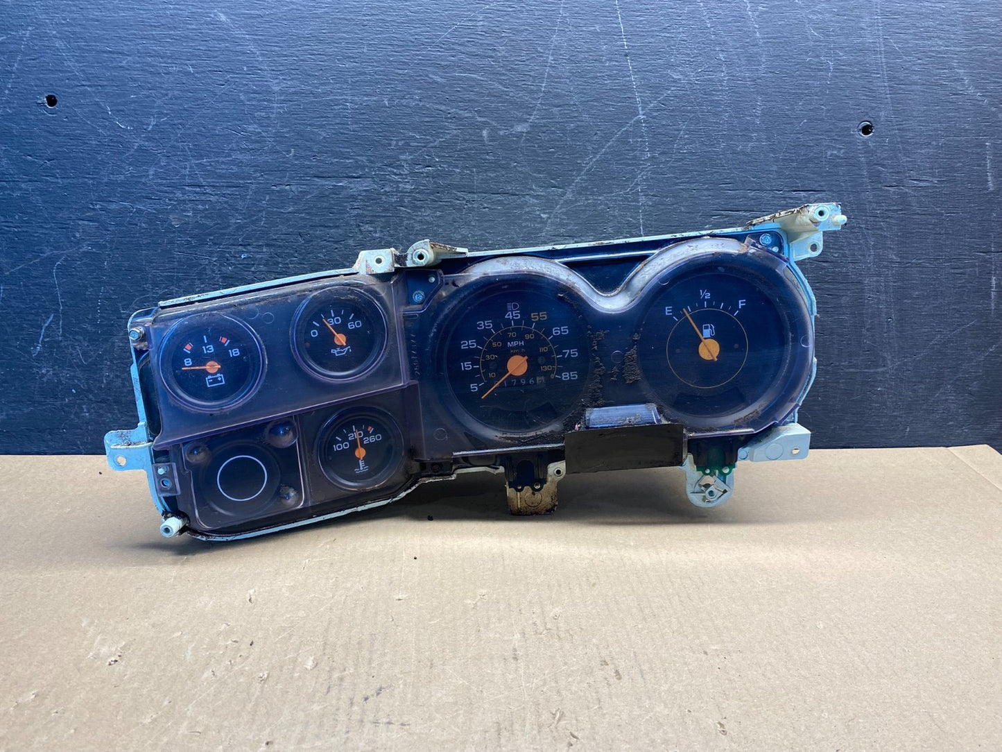 1988 to 1989 Chevrolet GMC Squarebody Speedometer Gauge Cluster AG18630