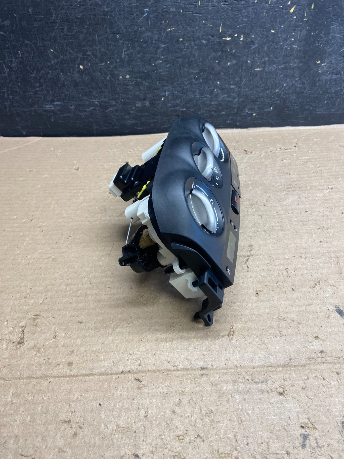 2001 - 2003 Toyota RAV4 A/C Heater Climate Control Unit Switch ah5446 DG2