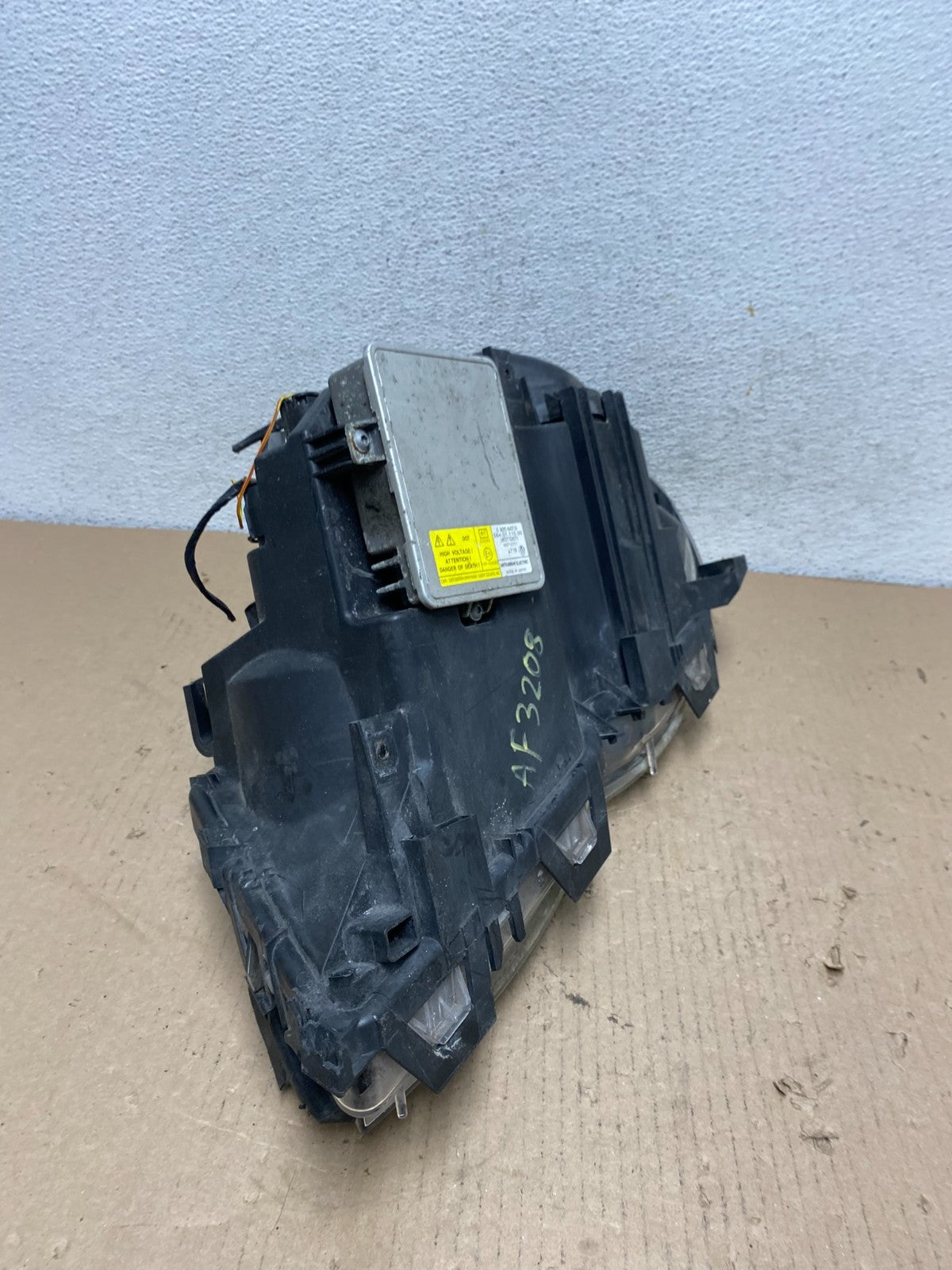 2002 - 2005 BMW 3 E46 Sedan Right Passenger RH Xenon HID Headlight AF3208 DW8