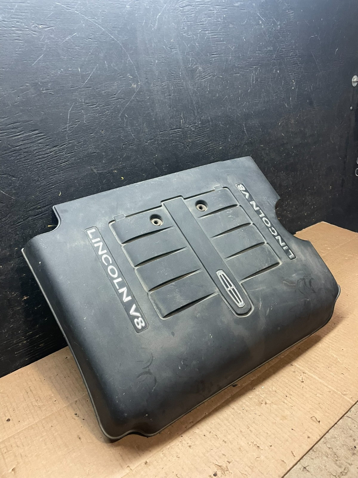 2002 to 2004  Lincoln Navigator 5.4L V8 Engine Motor Cover y1900 DG2