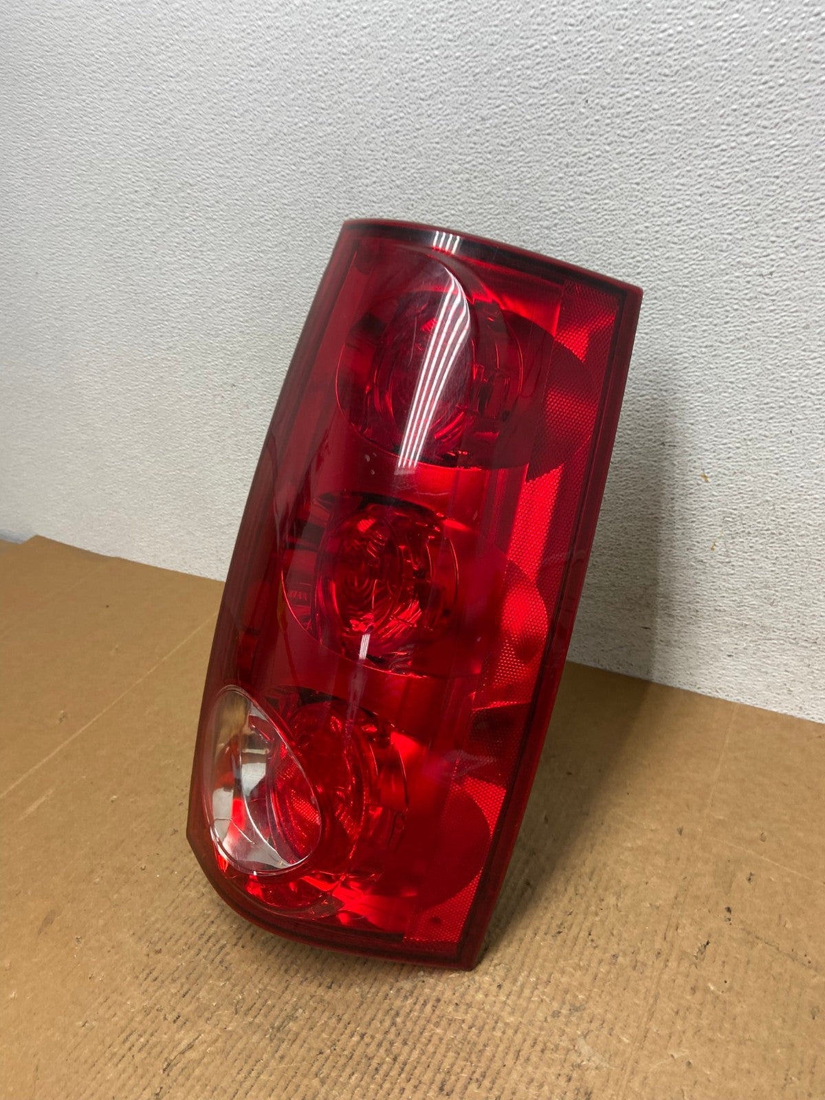 2007 to 2011 GMC Yukon Right Passenger RH Side Tail Light AE1187 LK1