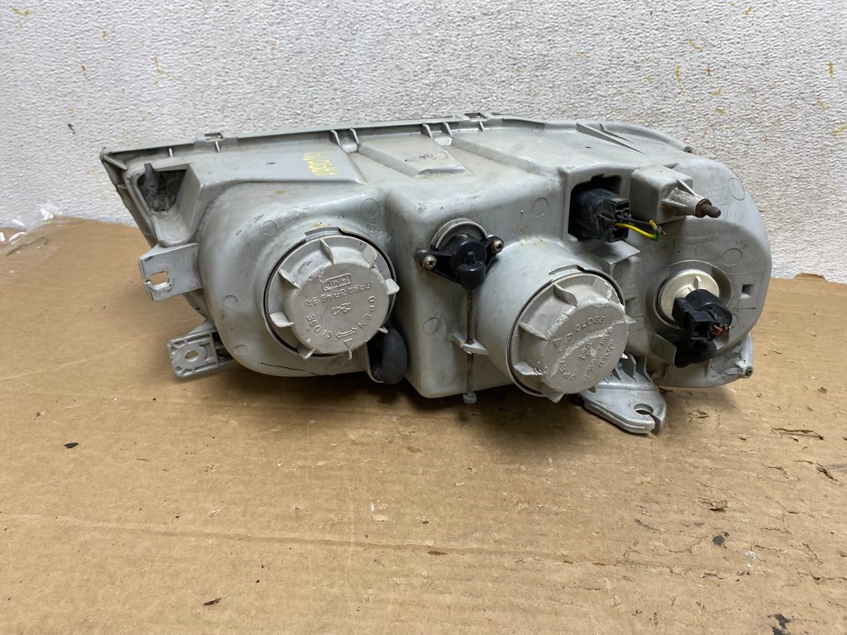 2004 2005 Hyundai XG350 XG Left Driver LH Headlight Halogen AH9014 DW4