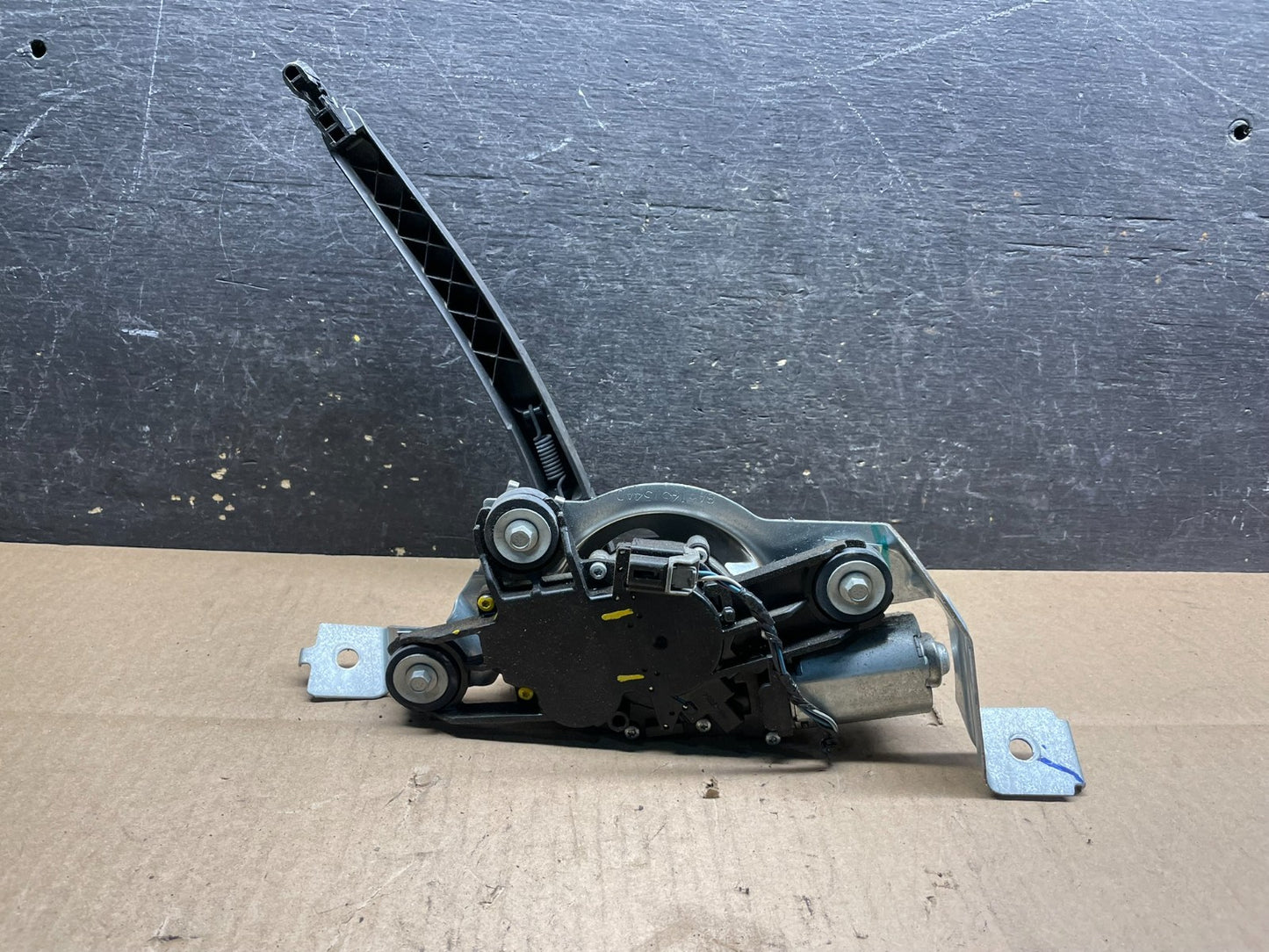 2011 to 2019 Ford Fiesta Rear Windshield Wiper Motor OEM V9196 DG5
