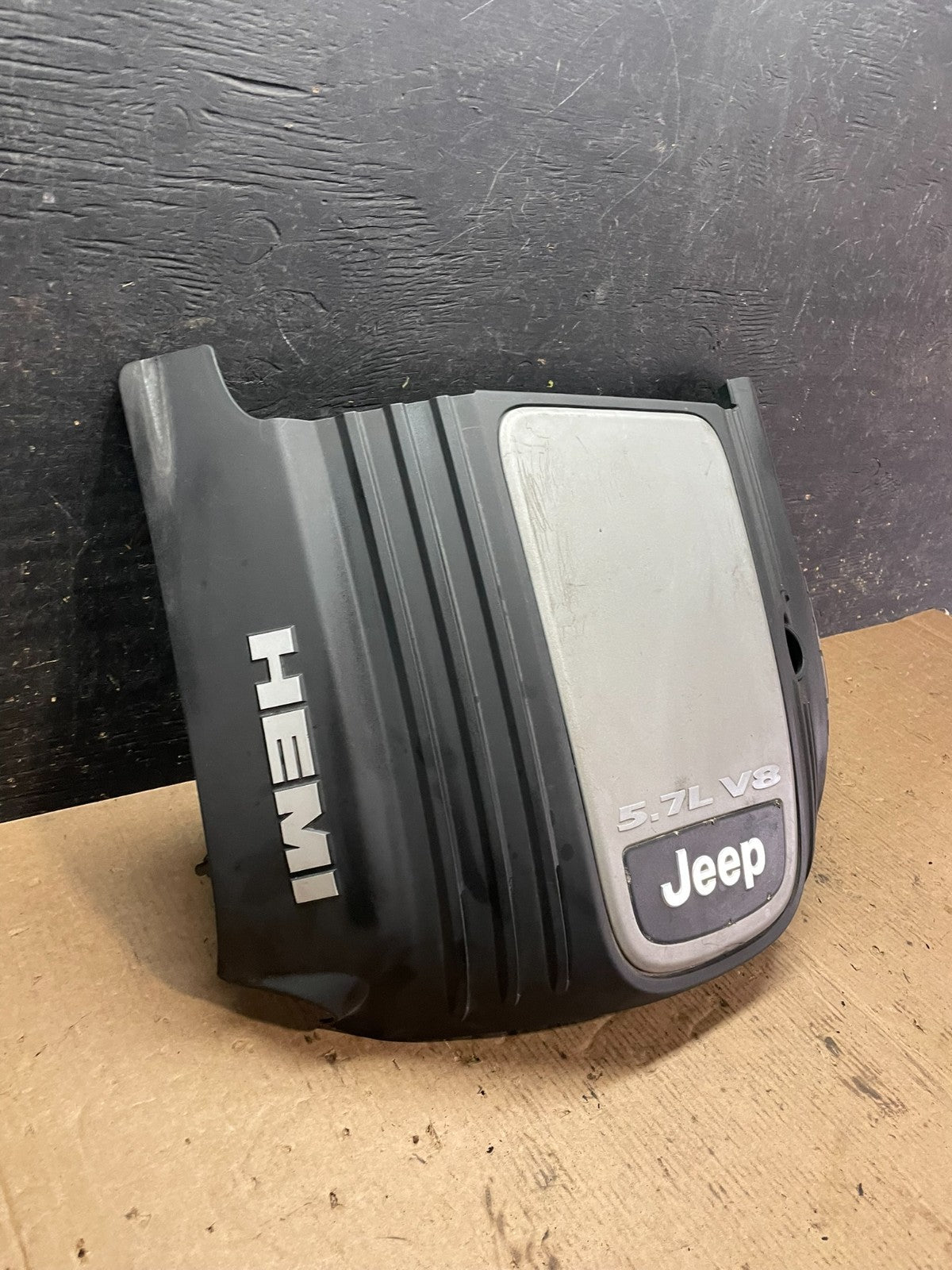 2005 to 2010 Jeep Grand Cherokee 5.7L Hemi Engine Cover Plastic Shield z6060 DG1