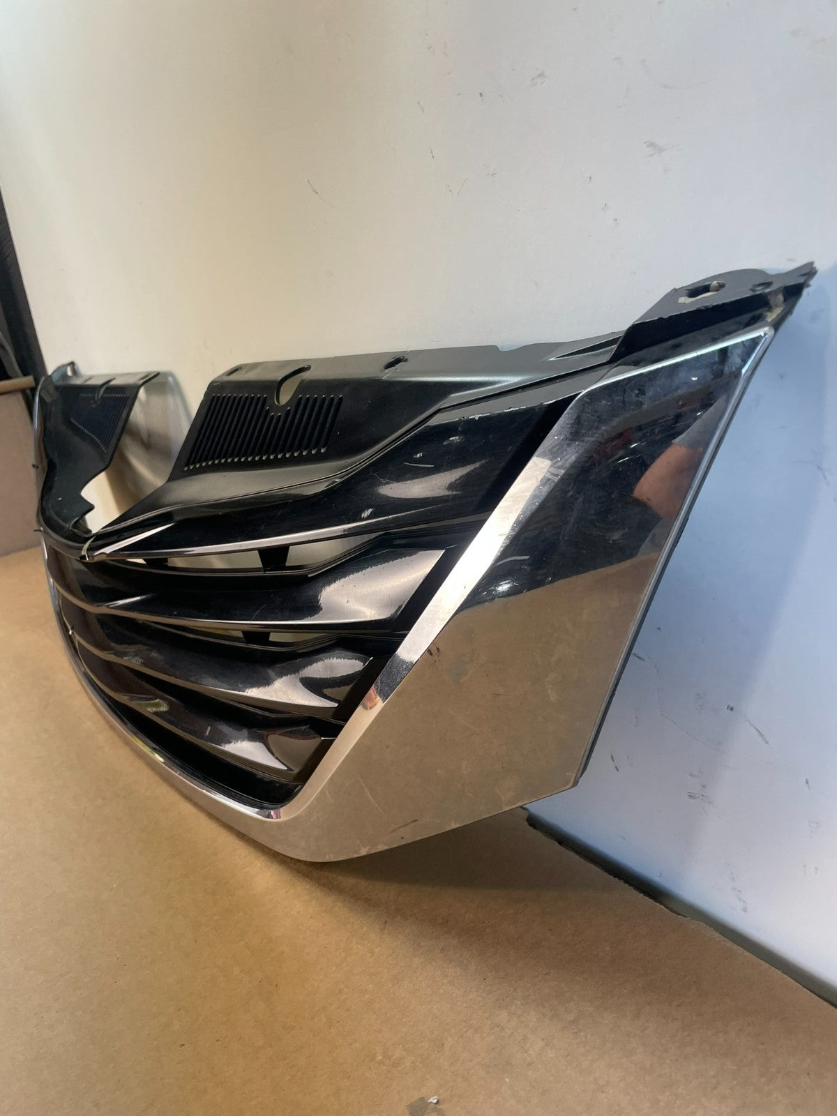 2011 to 2017 Toyota Sienna Front Upper Grill Grille AF8575 DG1