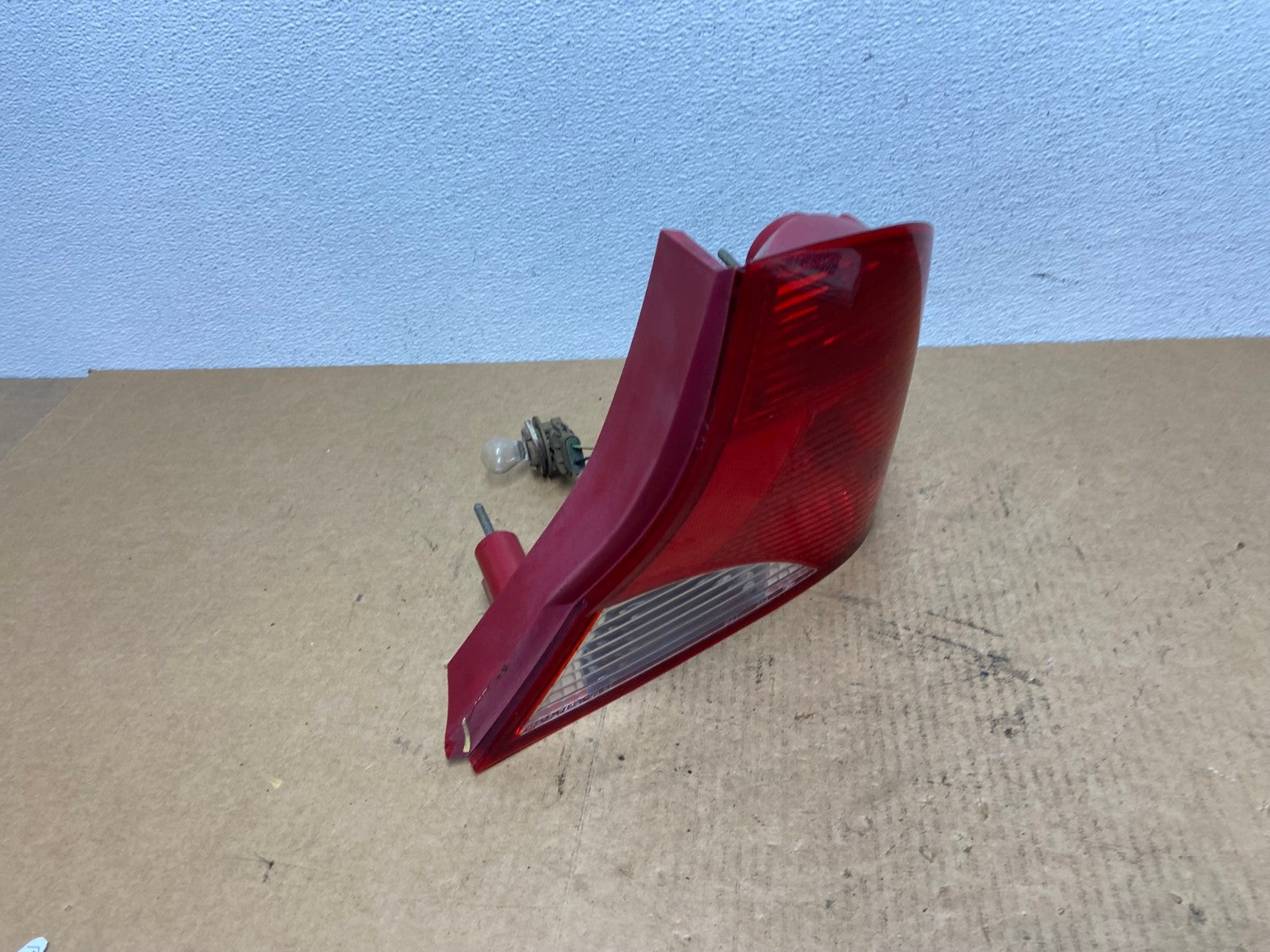2000 to 2004 Ford Focus Right Passenger RH Side Tail Light OEM AC2876 LK2