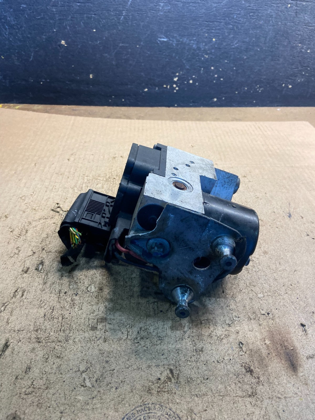 1998-2002 Mercedes W203 C230 CLK320 ABS Anti Lock Brake Pump Module z8898 DG3