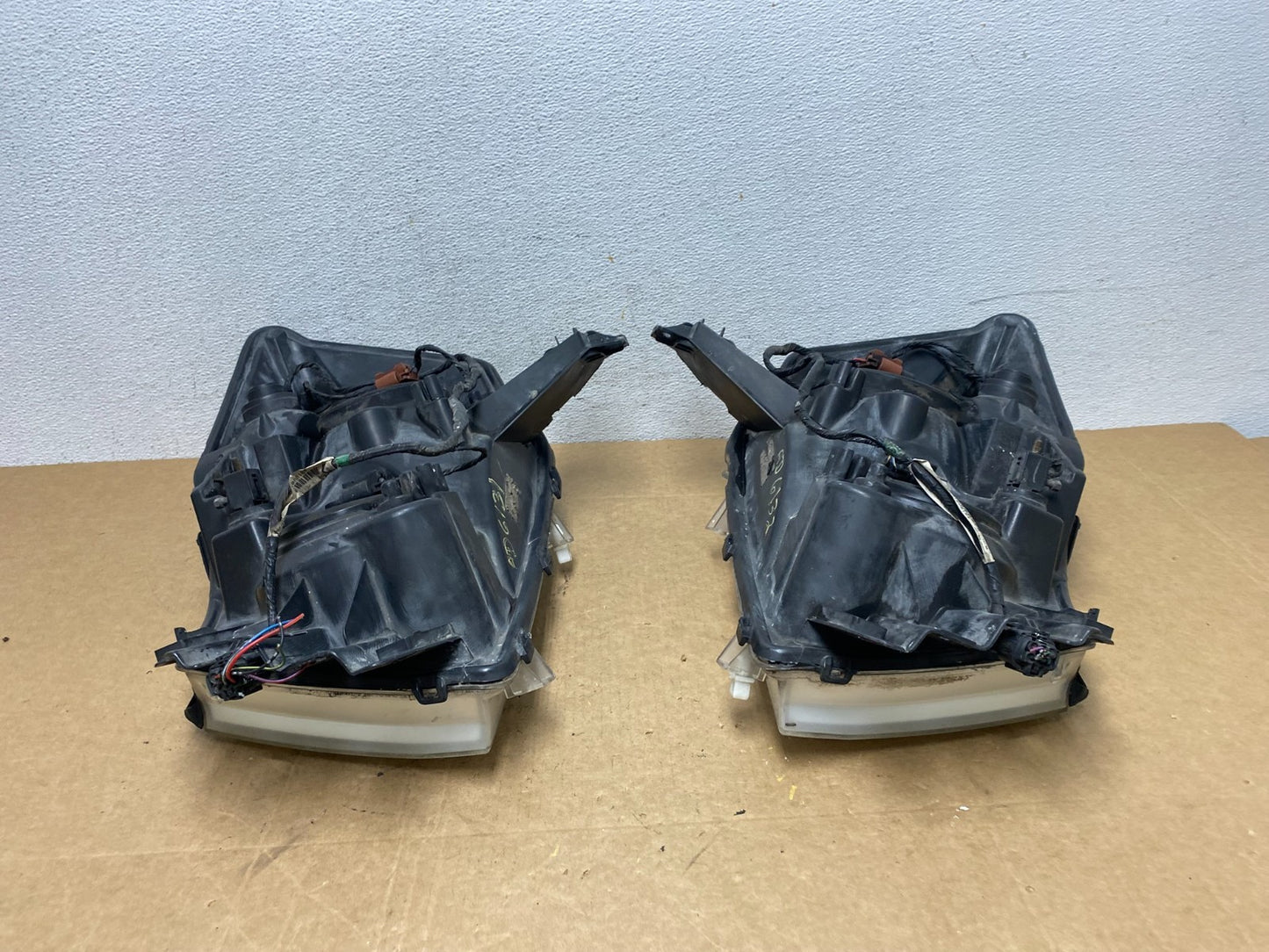 2004 to 2007 Nissan Armada Left+Right Side Set Headlights AD6132 DW12