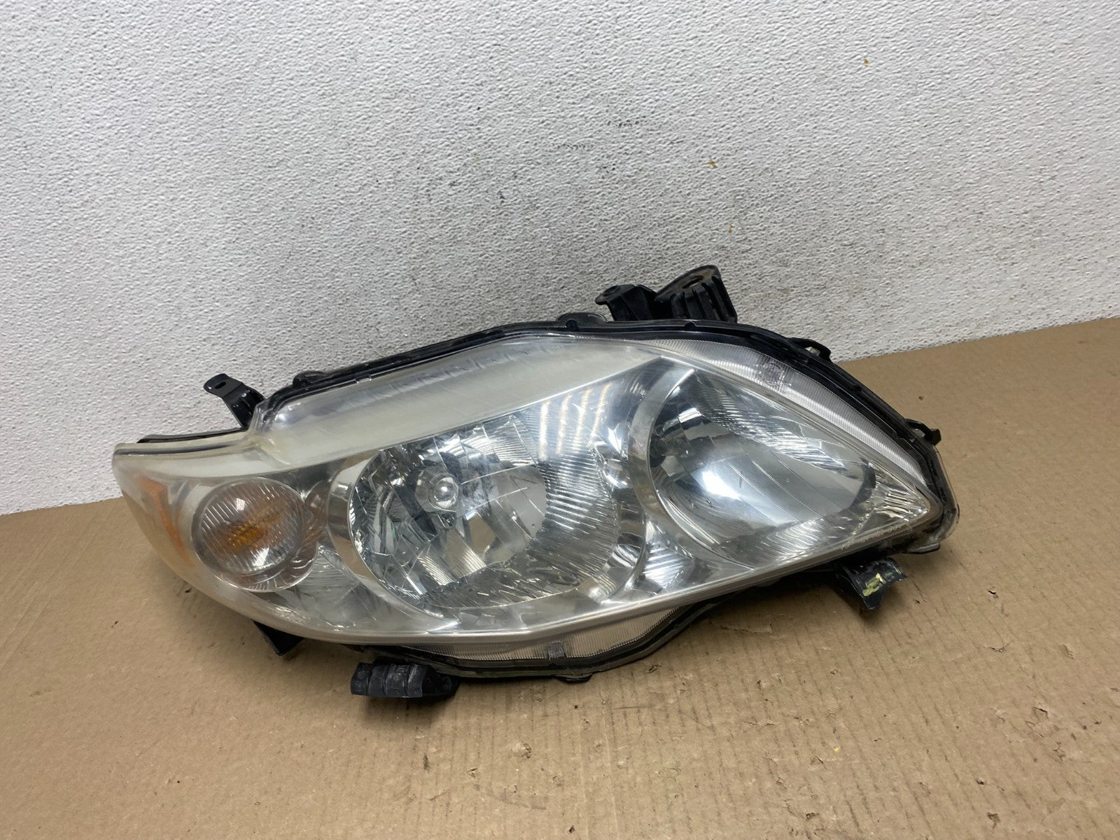 2009 to 2010 Toyota Corolla Right Passenger Rh Halogen Headlight AE9640 DW0