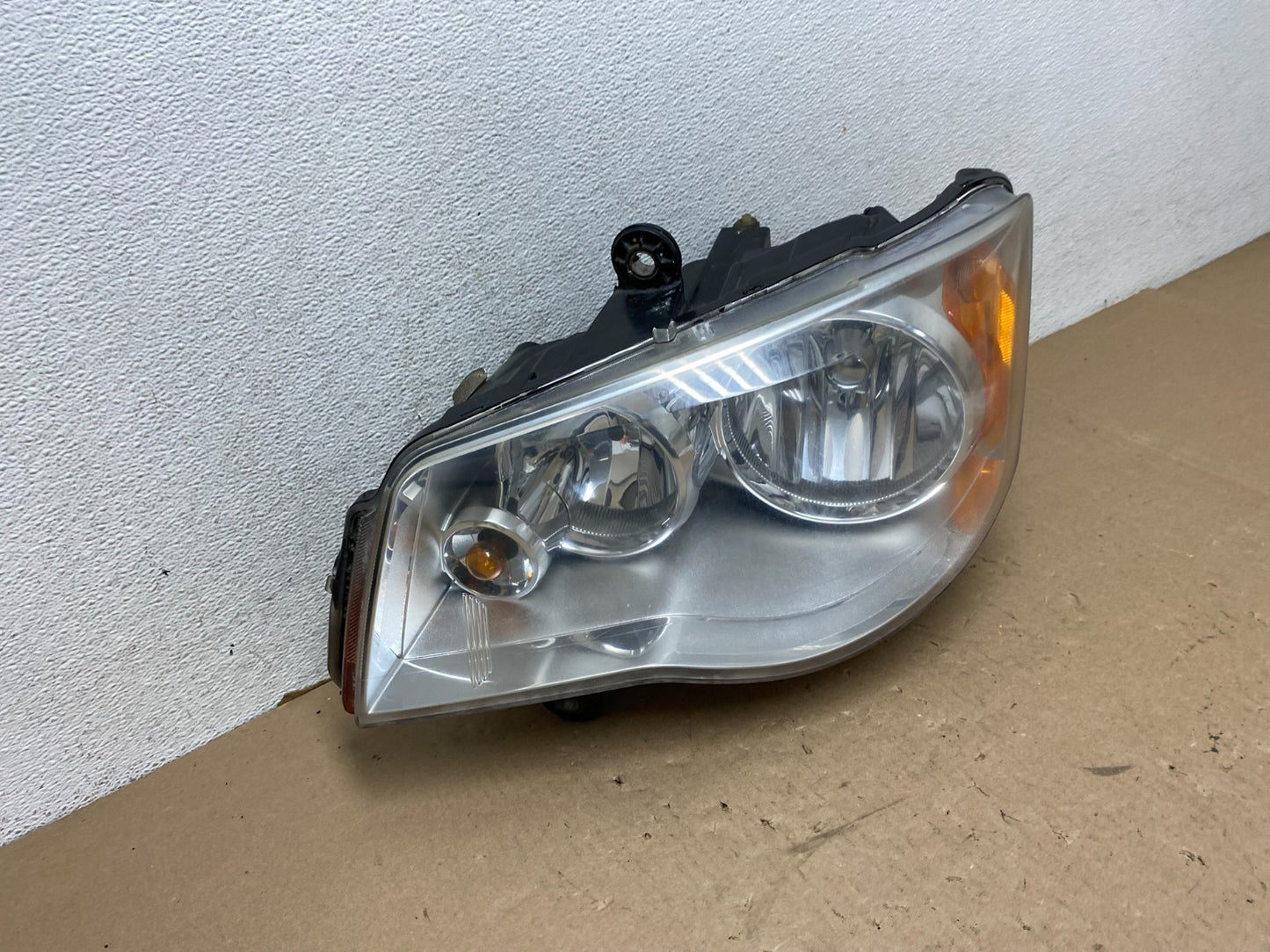 2008 to 2016 Chrysler Town and Country Left Driver Lh Side Headlight AG4090 DW2
