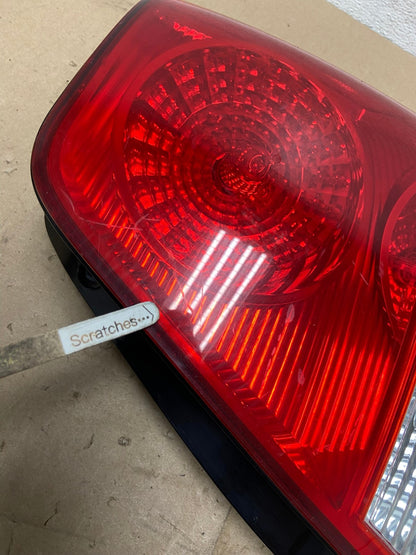 2003 to 2006 Kia Sorento Right Passenger RH Side Tail Light AG5536 LK3